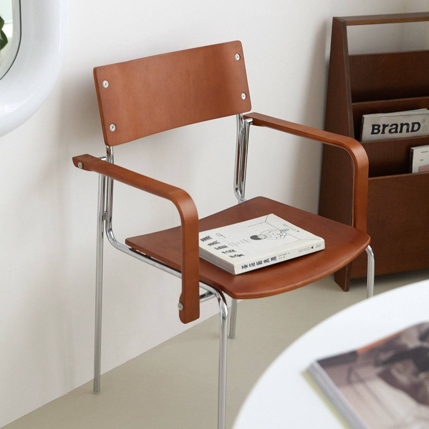 Leichter Luxus High-End-Esszimmerstuhl Mittelalterlicher Designerstuhl Nordischer Bauhaus-Freizeit-Rückenstuhl 