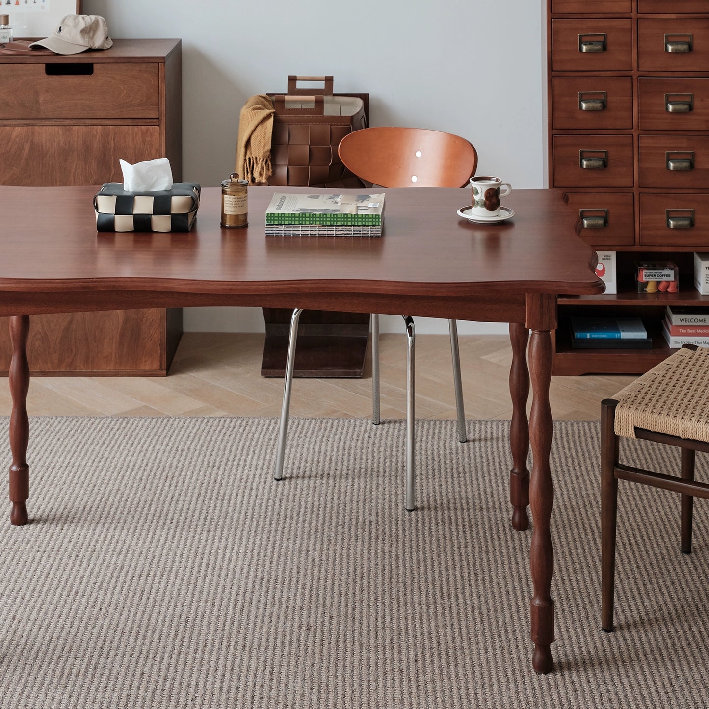 Vollmassivholz Esstisch Französisch Retro Blütenblatt Tisch kleine Wohnung Haushalt rechteckigen Tisch Wabi Sandwind 