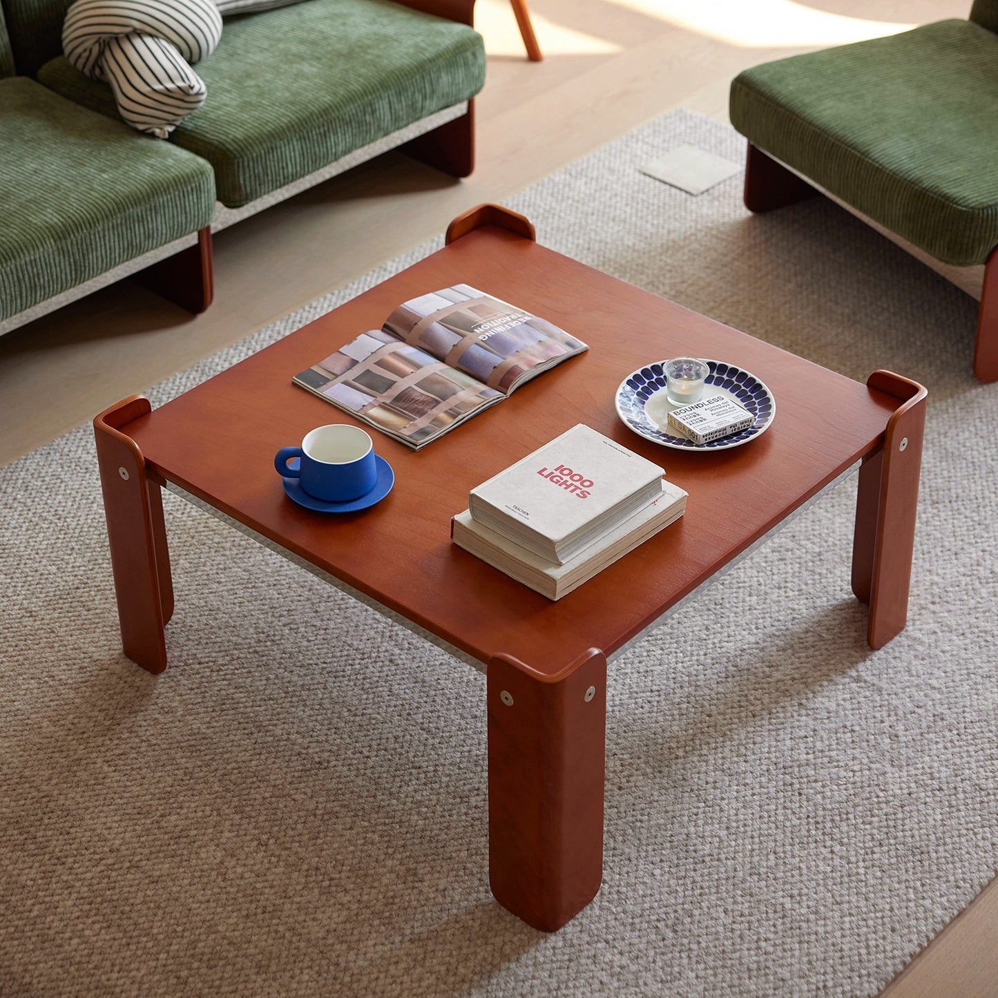 Mittelalterlicher Couchtisch aus Massivholz, nordisches Sofa, kleiner quadratischer Tisch, schlichter moderner Balkon-Ecktisch, leichter Luxus, hohes Gefühl 