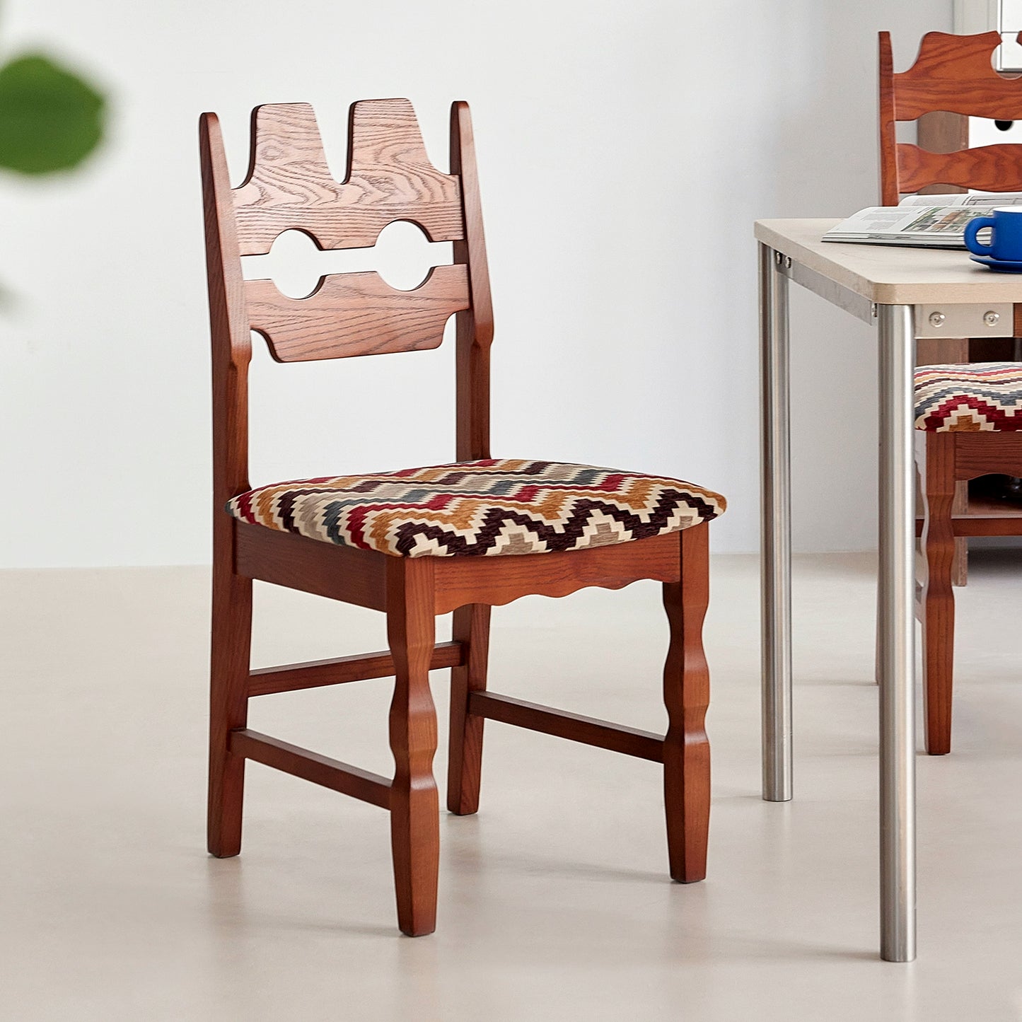 Französischer Retro-Esszimmerstuhl, leichter Luxus-Premium-Softbag-Stuhl, künstlerischer Massivholz-Caféstuhl im Ins-Stil 