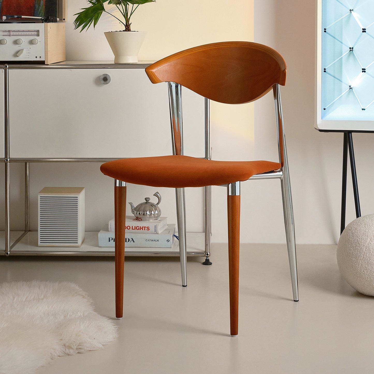 Mittelalterlicher Esszimmerstuhl, weiche Tasche, Esstischstuhl, leichter Luxus, hoher Sinn, Ins Popularback-Stuhl, Designer-Creme-Stil 