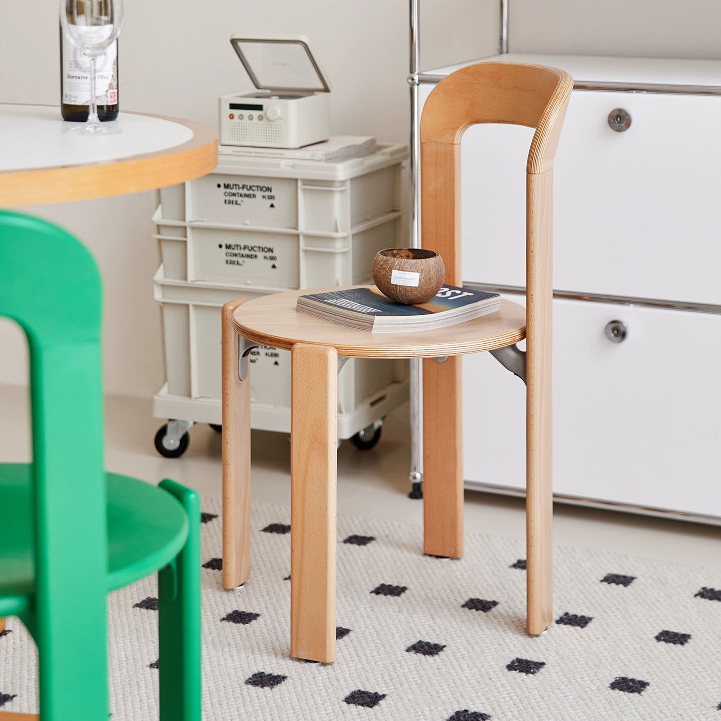 Mittelalterlicher Esszimmerstuhl aus Massivholz, Farbstuhl, minimalistischer Esstischstuhl für Zuhause, Café-Rückenlehne, Stapel 