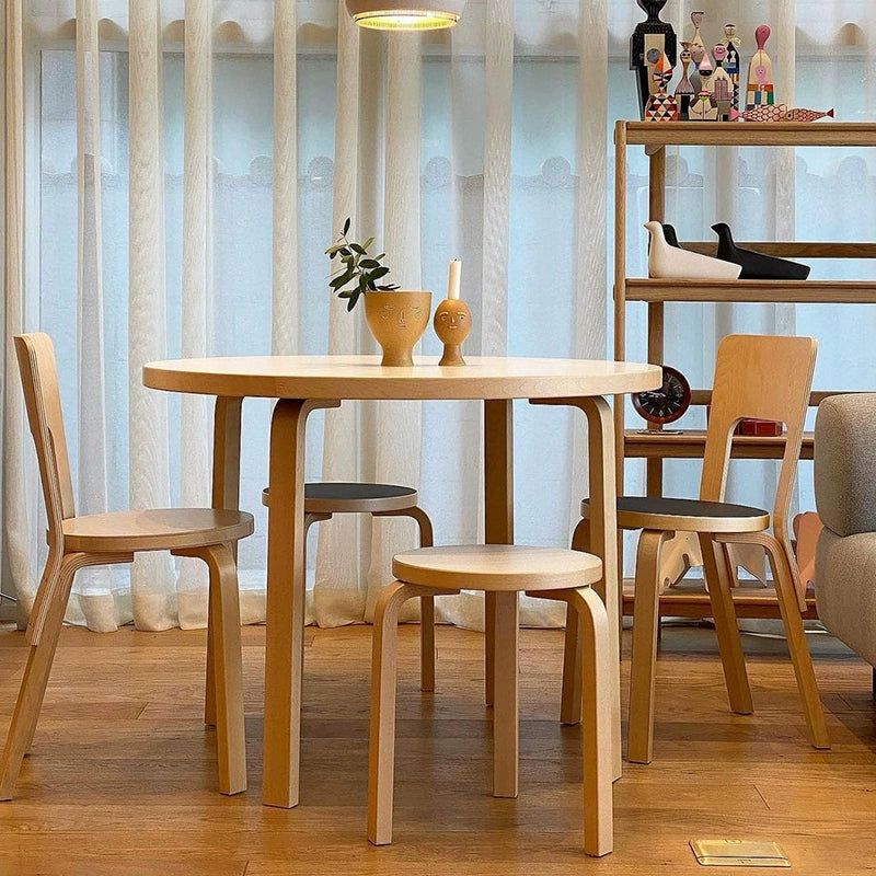 Mittelalterlicher Esstisch aus Massivholz, quadratischer Esstisch im Ins-Stil, einfacher Büroschreibtisch, Haushalt, kleine Wohnung 