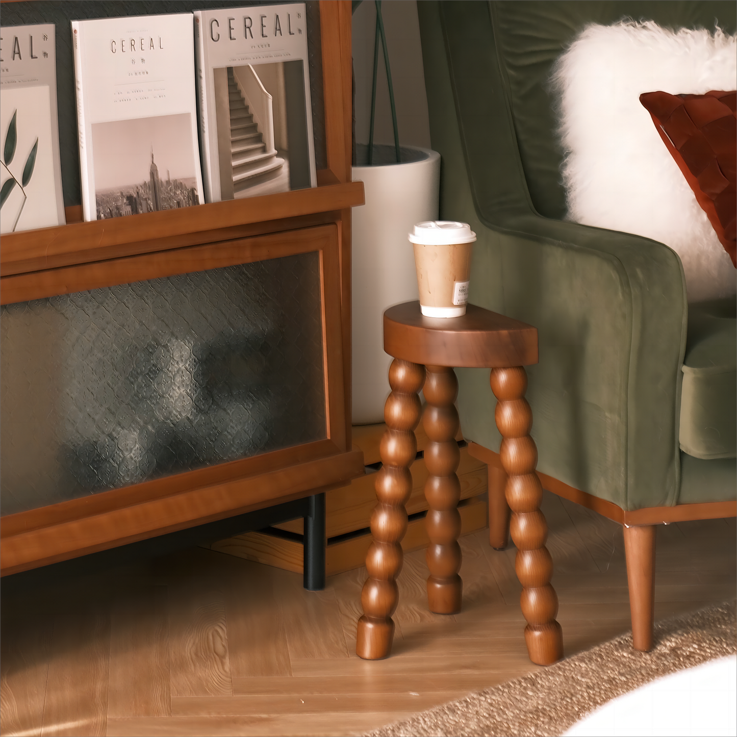 Niedriger Hocker aus französischem Retro-Massivholz, für kleine Wohnungen, Zuhause, Wohnzimmer, Schuhwechselhocker, Designer, einfacher Ankleidehocker 