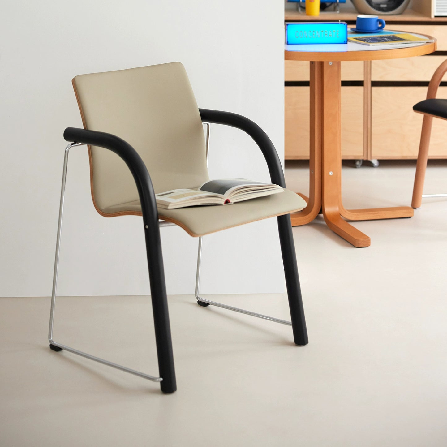 Nordic Retro Esszimmerstuhl Designer Light Luxury High-End-Stuhl Italienischer Verhandlungsstuhl Minimalistische Kreativität 