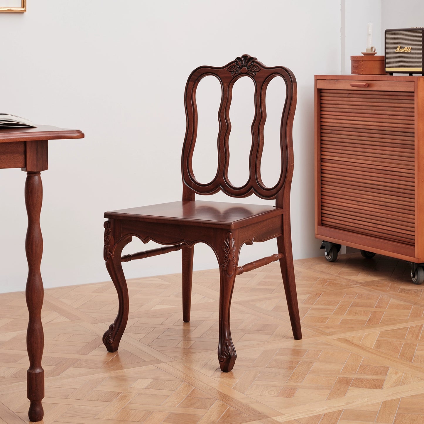 Französischer Esszimmerstuhl, hoher künstlerischer Retro-Stuhl, Stuhl mit Rückenlehne aus massivem Holz, Stuhl für Wohnzimmer, Zuhause, Café 