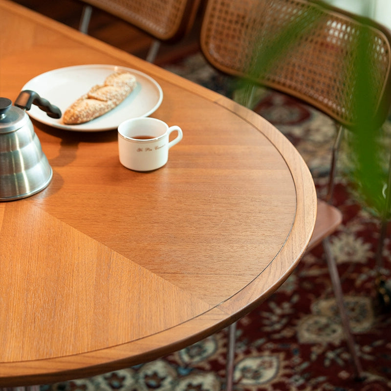 Französischer mittelalterlicher Esstisch aus Massivholz für den Haushalt, kleiner Wohnungstisch, Designer-Ins-Retro-Rundtisch, Kreativität 