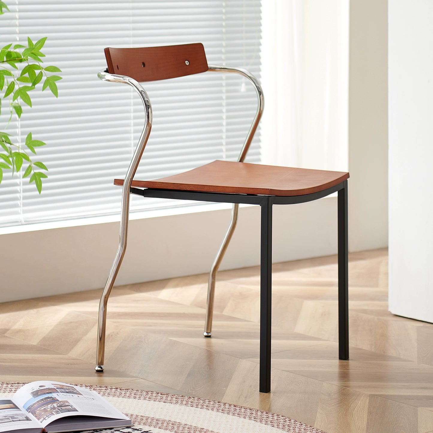 Leichter Luxus-Esszimmerstuhl der Spitzenklasse, Designerstuhl aus mittelalterlichem Kunstholz, Schmiedeeisen, Café-Freizeitstuhl 