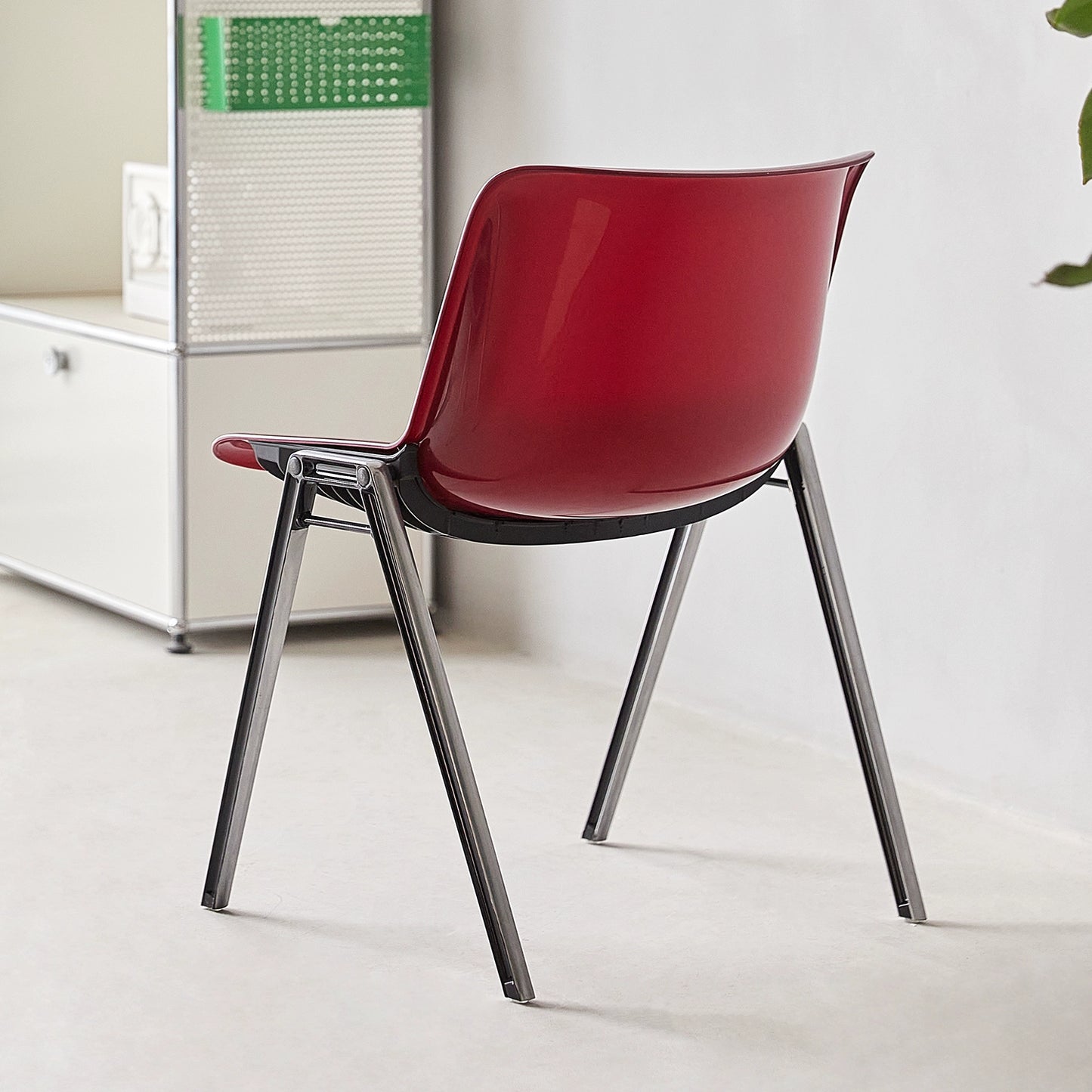 Mittelalterlicher Esszimmerstuhl aus Kunststoff, nordischer moderner, einfacher Schreibtischstuhl, Hocker mit Rückenlehne im Home-Ins-Design 