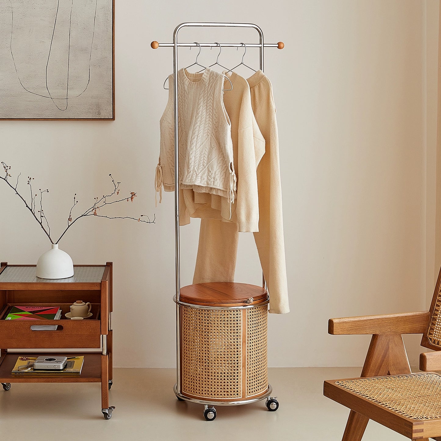 Mobiler Bodenaufhänger Massivholz-Rattan-Aufhänger Wabi Sabi Wind Schlafzimmergarderobe Homestay-Kleiderständer 