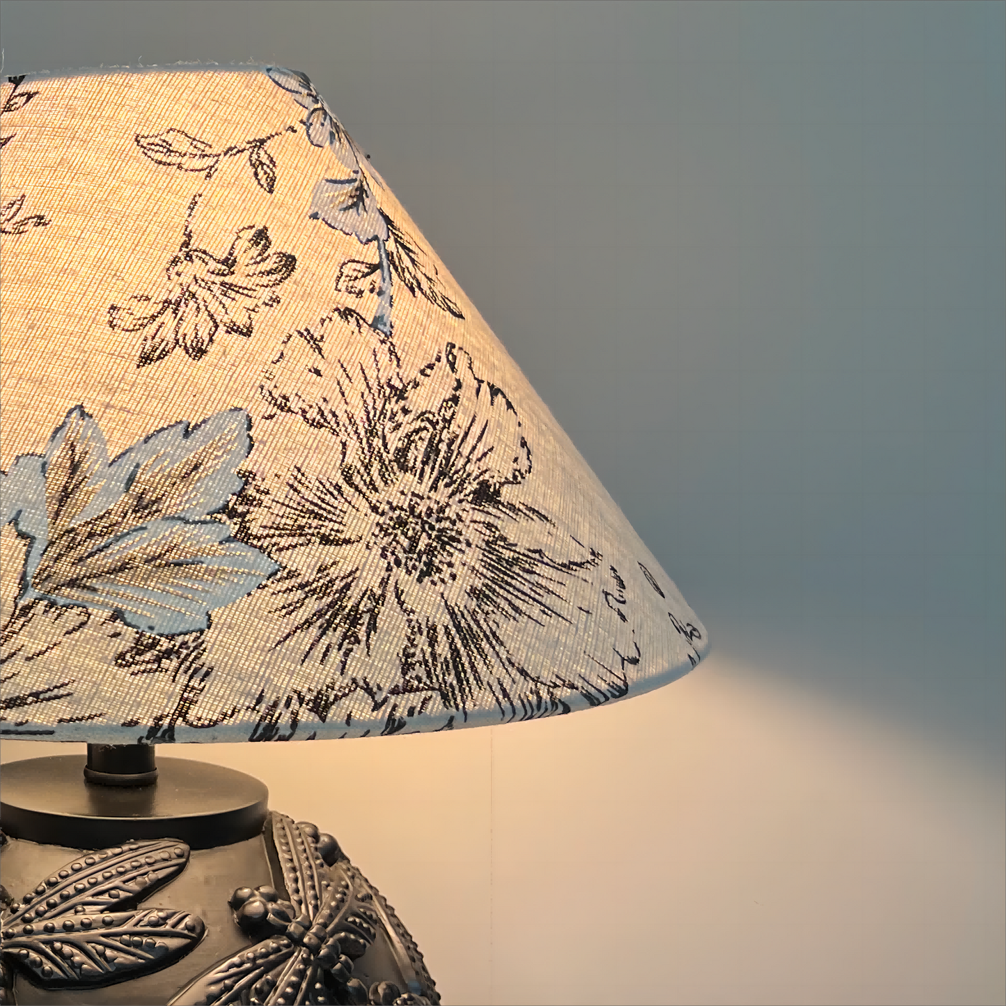 Neue chinesische gravierte Tischlampe Wabi Sandy Wind Vintage Medieval Schlafzimmer Nachttischlampe Zen-Atmosphärenlampe 