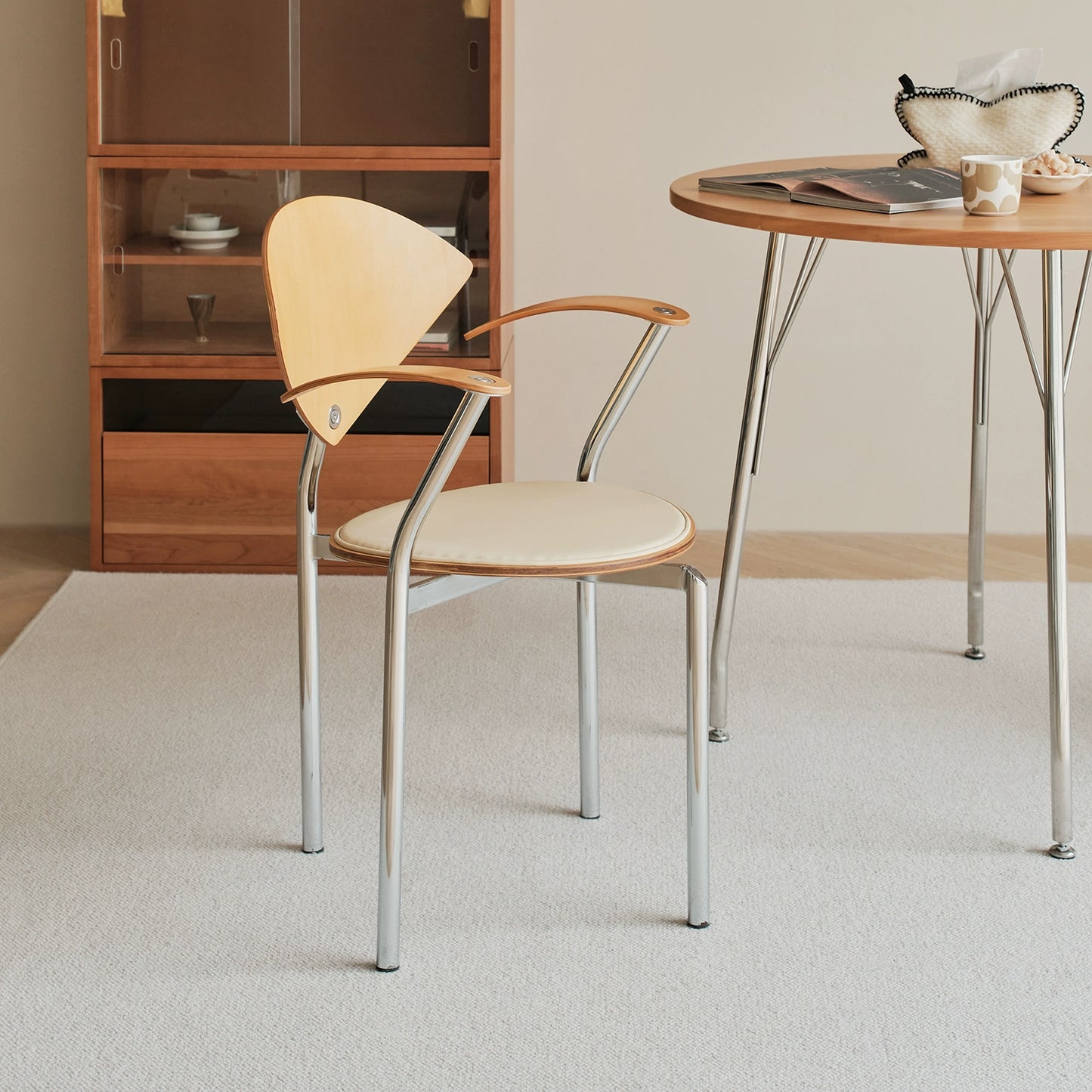 Mittelalterlicher Designer-Esszimmerstuhl Café-Einzelstuhl Retro kreativer leichter Luxus Schmiedeeisenstuhl Massivholz-Rückenlehne 