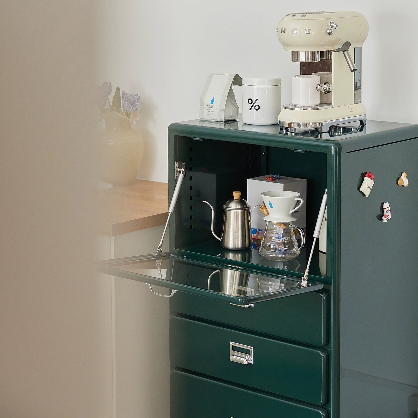 Japanischen retro eisen schrank hause wohnzimmer dekoration metall glas schlafzimmer locker Ins Beliebte industrie stil dining side schrank 