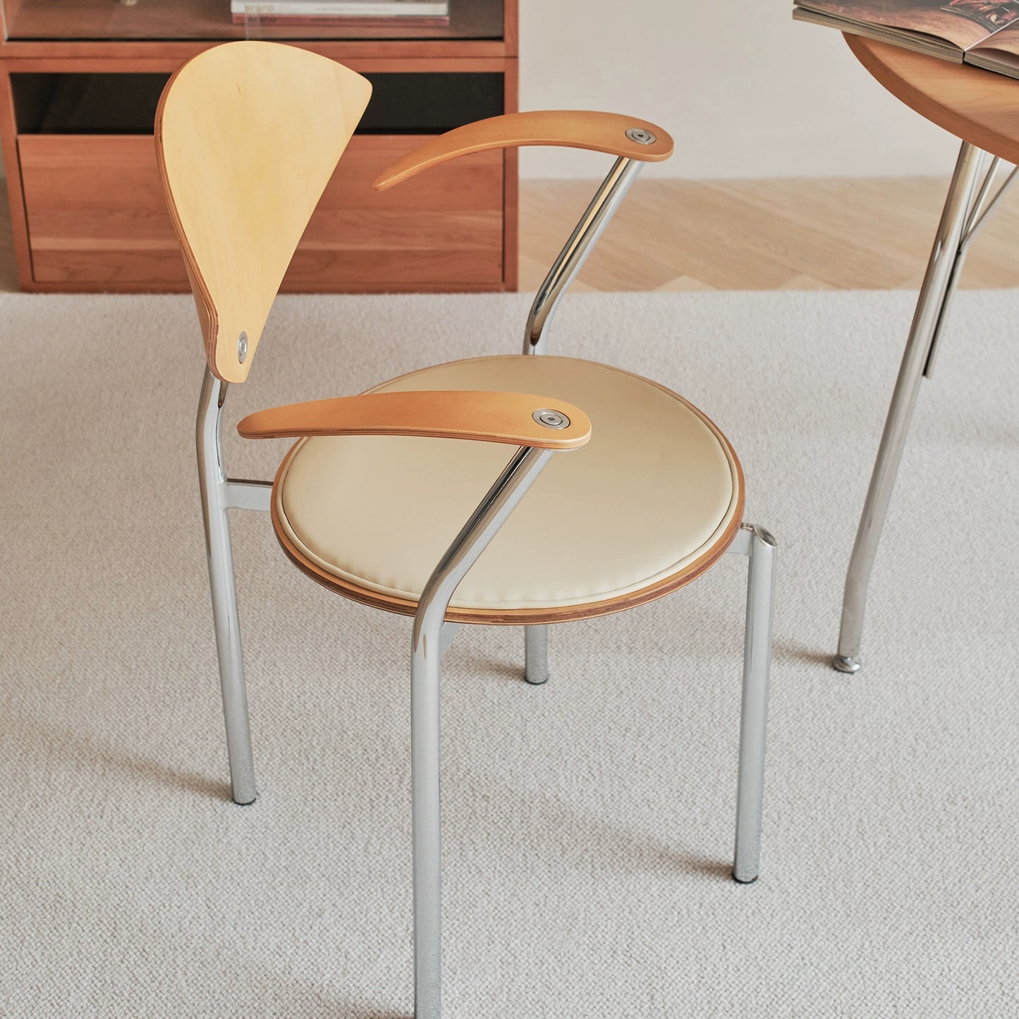 Mittelalterlicher Designer-Esszimmerstuhl Café-Einzelstuhl Retro kreativer leichter Luxus Schmiedeeisenstuhl Massivholz-Rückenlehne 