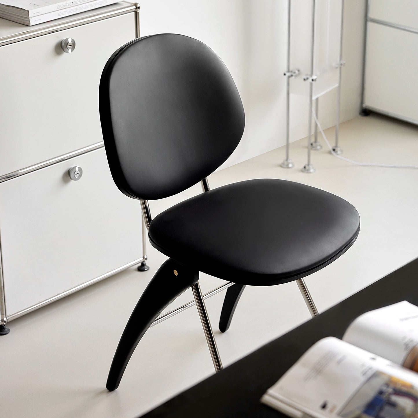 Mittelalterlicher Esszimmerstuhl aus Metall, Massivholz, weicher Stuhl, Designer, leichter Luxus, High-End-Stuhl mit Rückenlehne, minimalistisch 