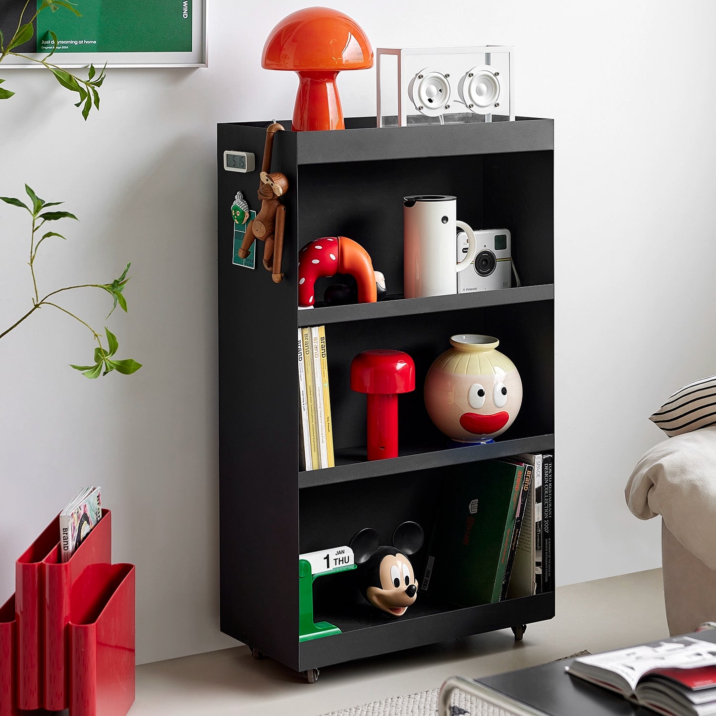 Metallbodenregal Mobiles industrielles Windwand-Bücherregal High-End-Home-Magazin-Lagerschrank 