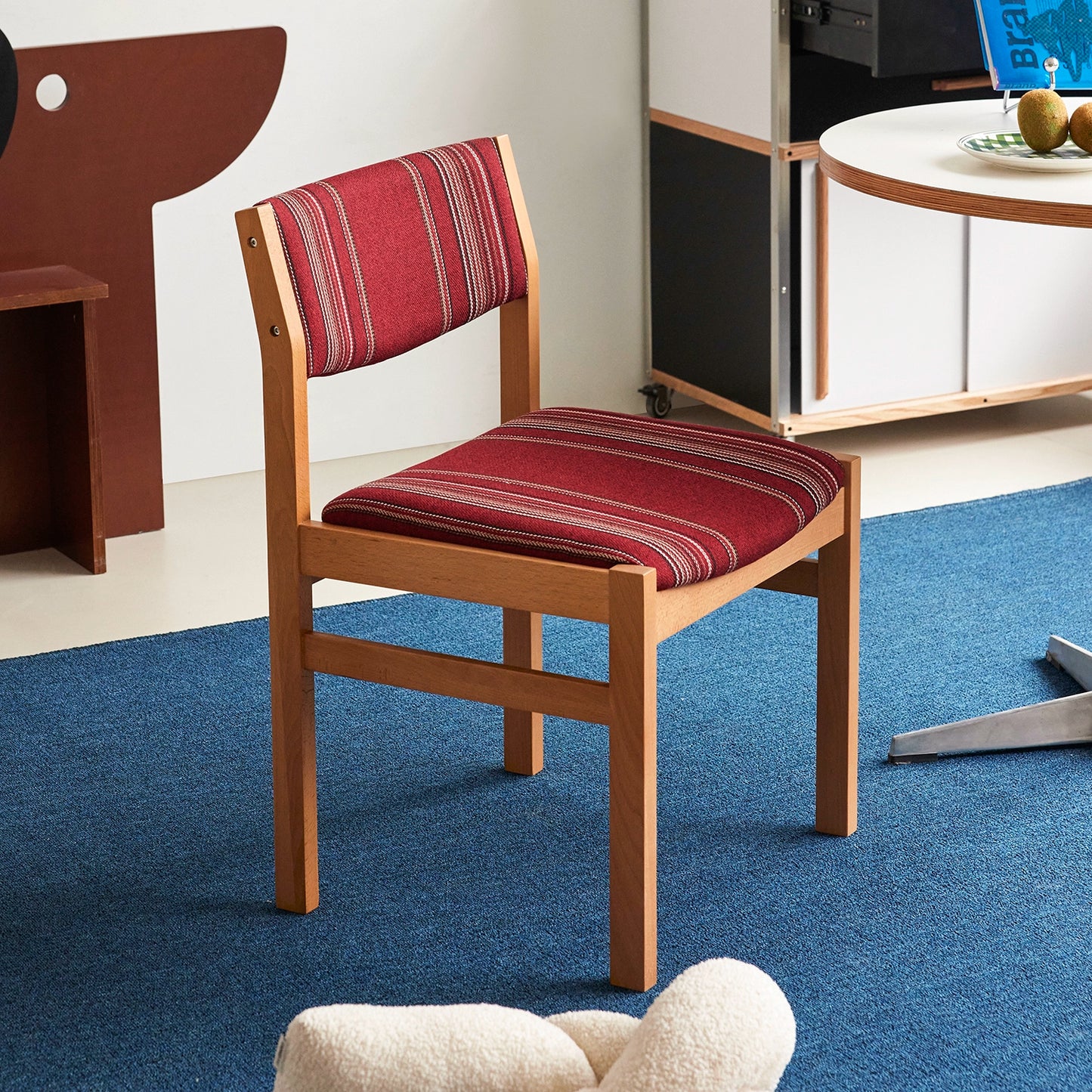 Mittelalterlicher Esszimmerstuhl aus massivem Holz, Designerstuhl im Retro-Stil, für Privathaushalte, mit Einzelrückenlehne 