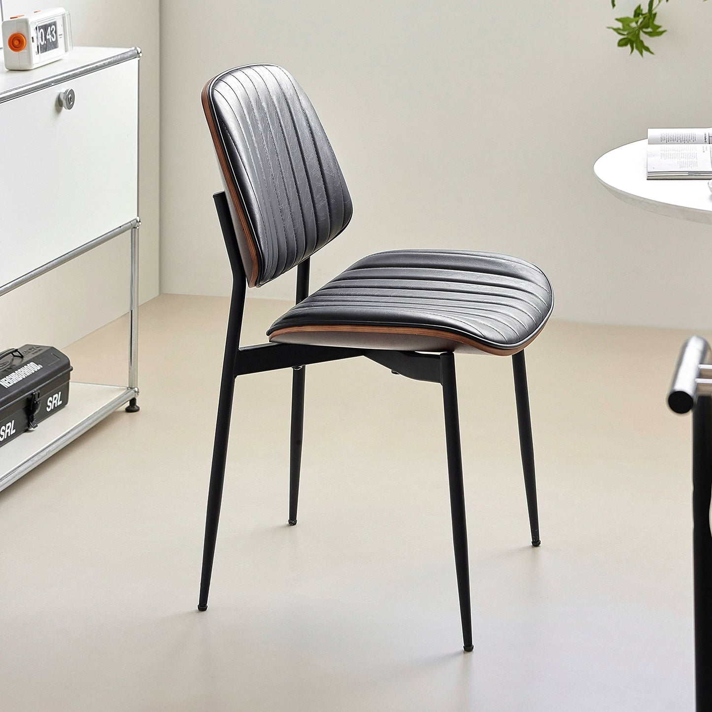 Italienischer minimalistischer Esszimmerstuhl, nordischer Stuhl mit weicher Rückenlehne, Retro-Freizeitstuhl für Zuhause, leichter Luxus, hohes Gefühl 