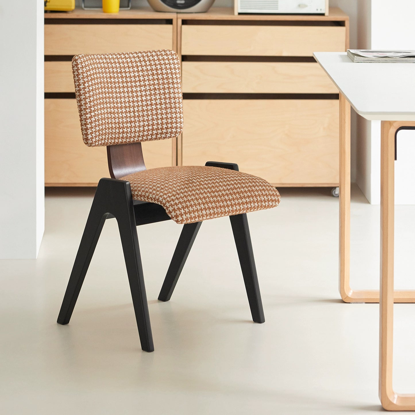 Retro-Esszimmerstuhl aus massivem Holz mit tausend Vogelgittern, weicher Tasche, Freizeitstuhl, leichter Luxus-Café-Stuhl mit kreativer Rückenlehne 