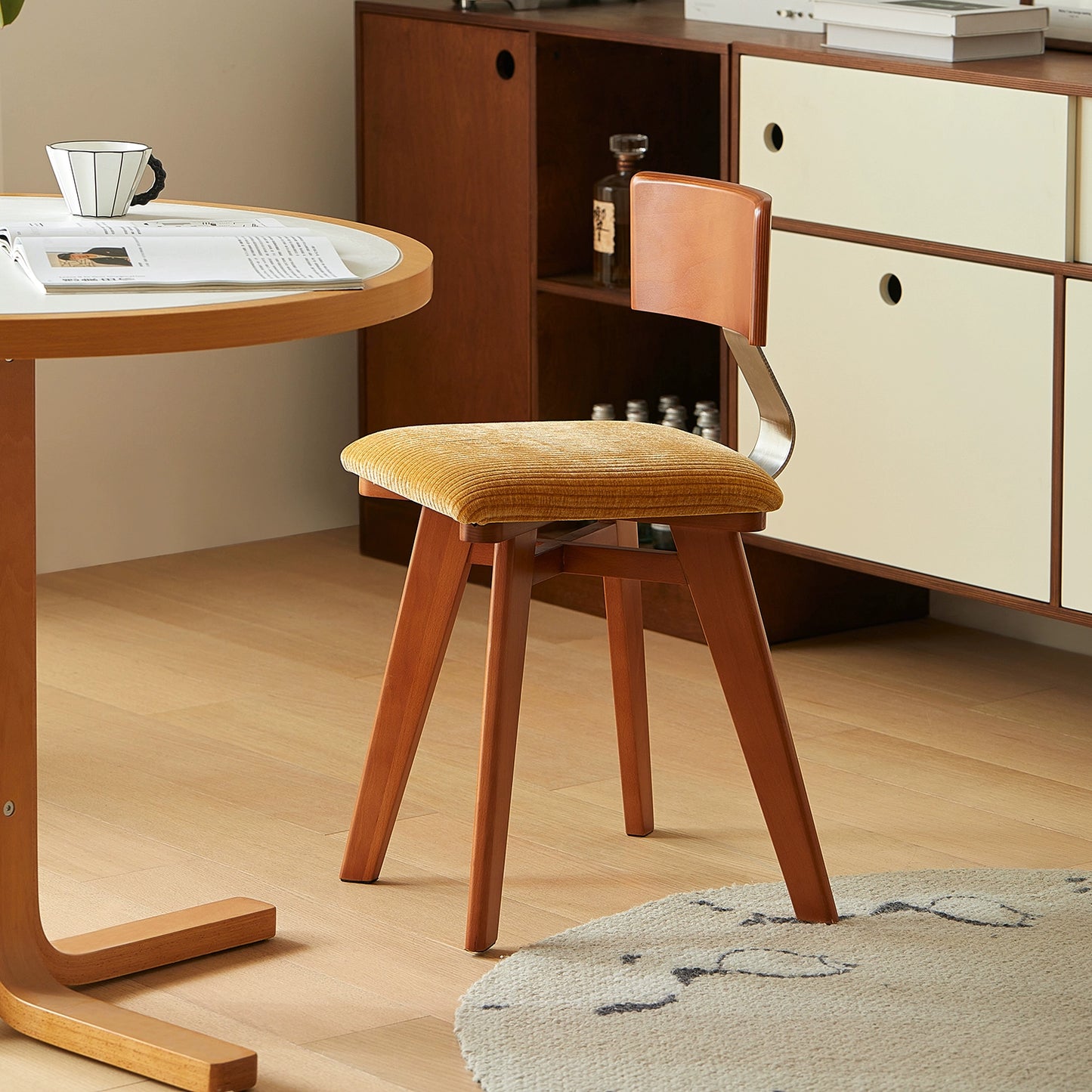 Mittelalterlicher Esszimmerstuhl Nordischer Stuhl mit Rückenlehne aus Massivholz Wabi-Sabi Designer Premium Französischer Freizeitstuhl 