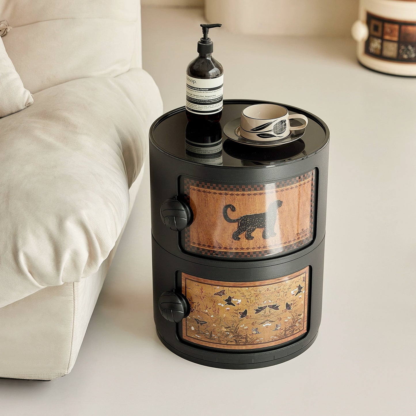 Cremefarbener Wind-Nachttisch, mittelalterlicher nordischer kleiner Wohnungsschrank, Ins-Wind-Schlafzimmer, Kinderschließfach 