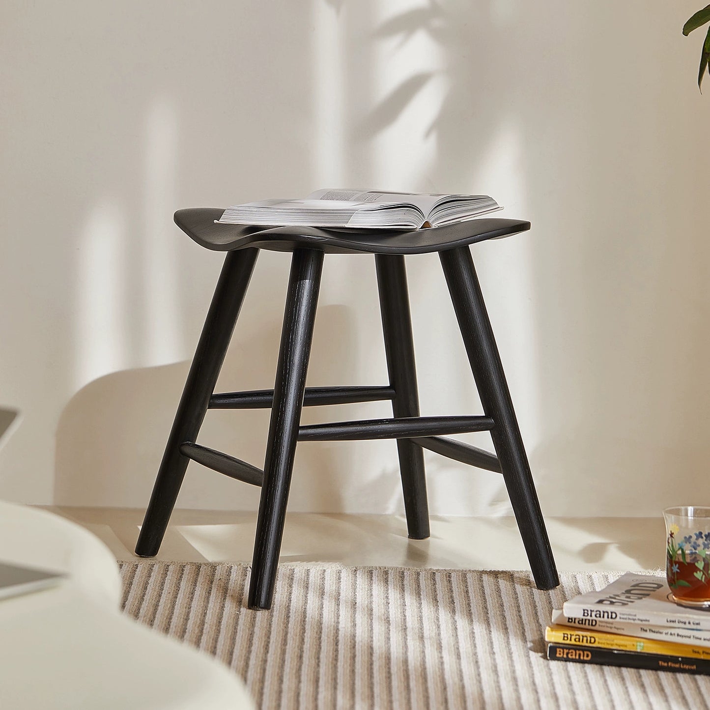 Massivholzhocker High-End-Heim-Kleinbank Internet-Promi-Designer-Niedrighocker Kreativer Wohnzimmerhocker 