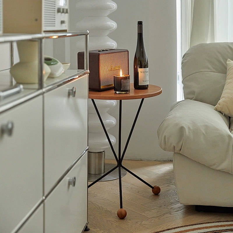 Kreativer Couchtisch aus Massivholz, kleiner Balkontisch für Wohnungen, kleiner runder Tisch, leichter Luxus, minimalistischer Designer-Beistelltisch im Ins-Stil 