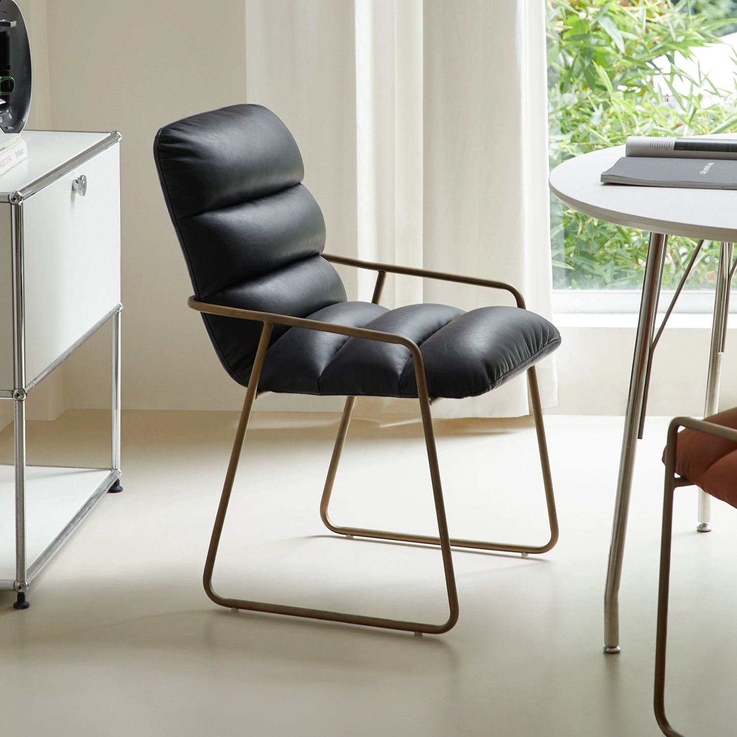 Nordic Einzelstuhl Bequemer weicher Taschenrücken Freizeitstuhl Home Einfacher moderner Esszimmerstuhl High Sense 