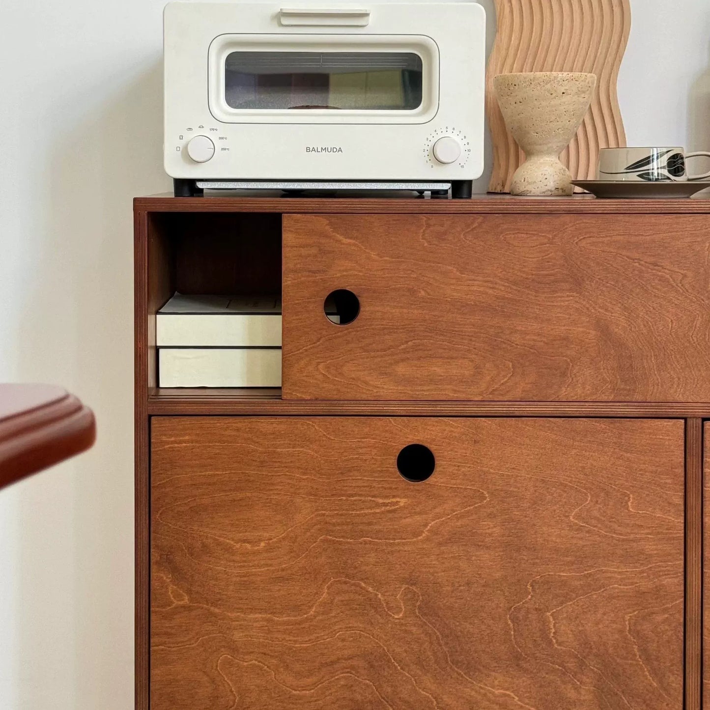 Mittelalterlicher Massivholz-Lagerschrank, einfacher Ins-Wind-Lagerschrank, Beistellschrank, Haushalts-Wohnzimmer-Ozeanbrettschrank 