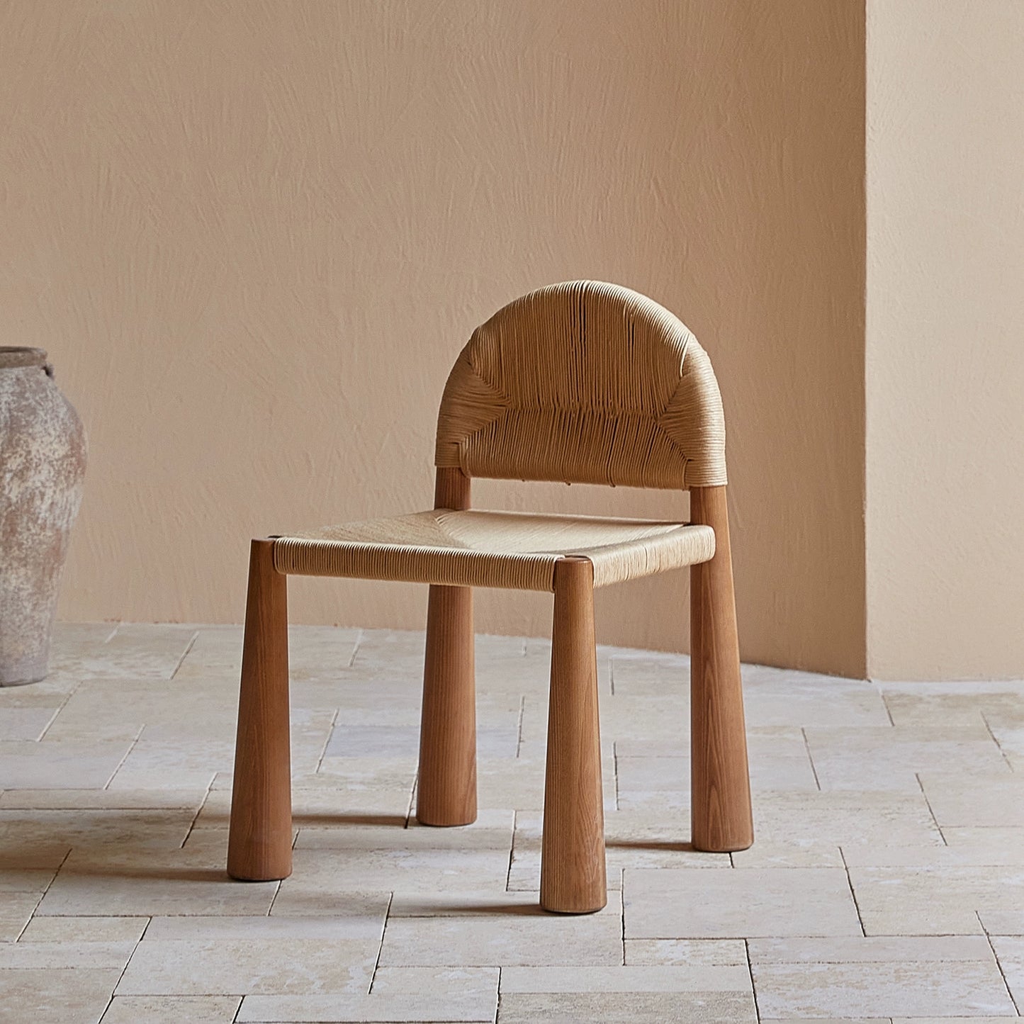 Strohseil gewebter Stuhl, mittelalterlicher Esszimmerstuhl aus Massivholz, Wabi-Wind-Hocker, Rückenlehne, Designer-Kreativität 