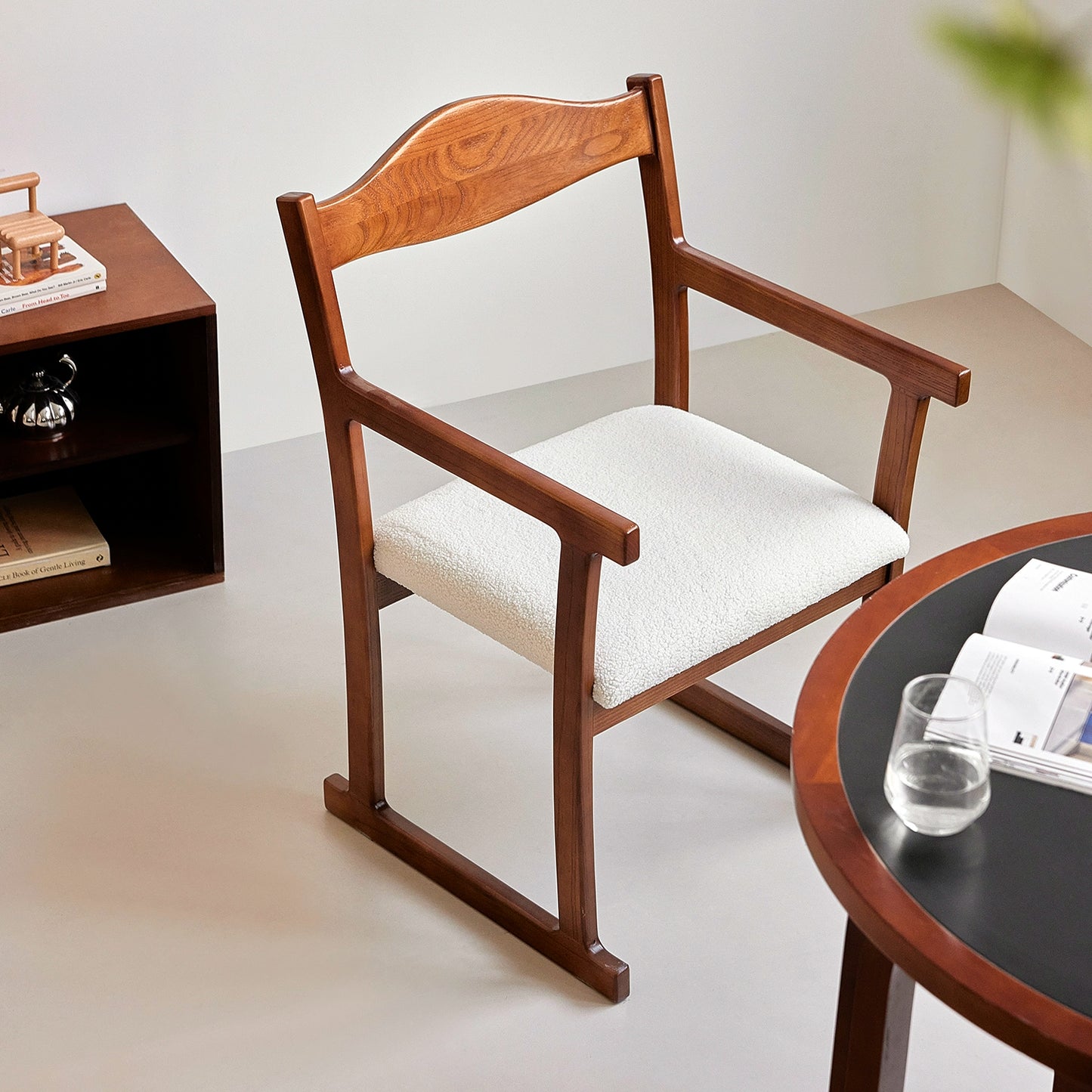 Mittelalterlicher Esszimmerstuhl aus massivem Holz, Rückenlehne, Armlehne, Stuhl, Haushalt, japanischer einfacher weicher Beutel, Buch, Schreibtisch und Stuhl, Designer 