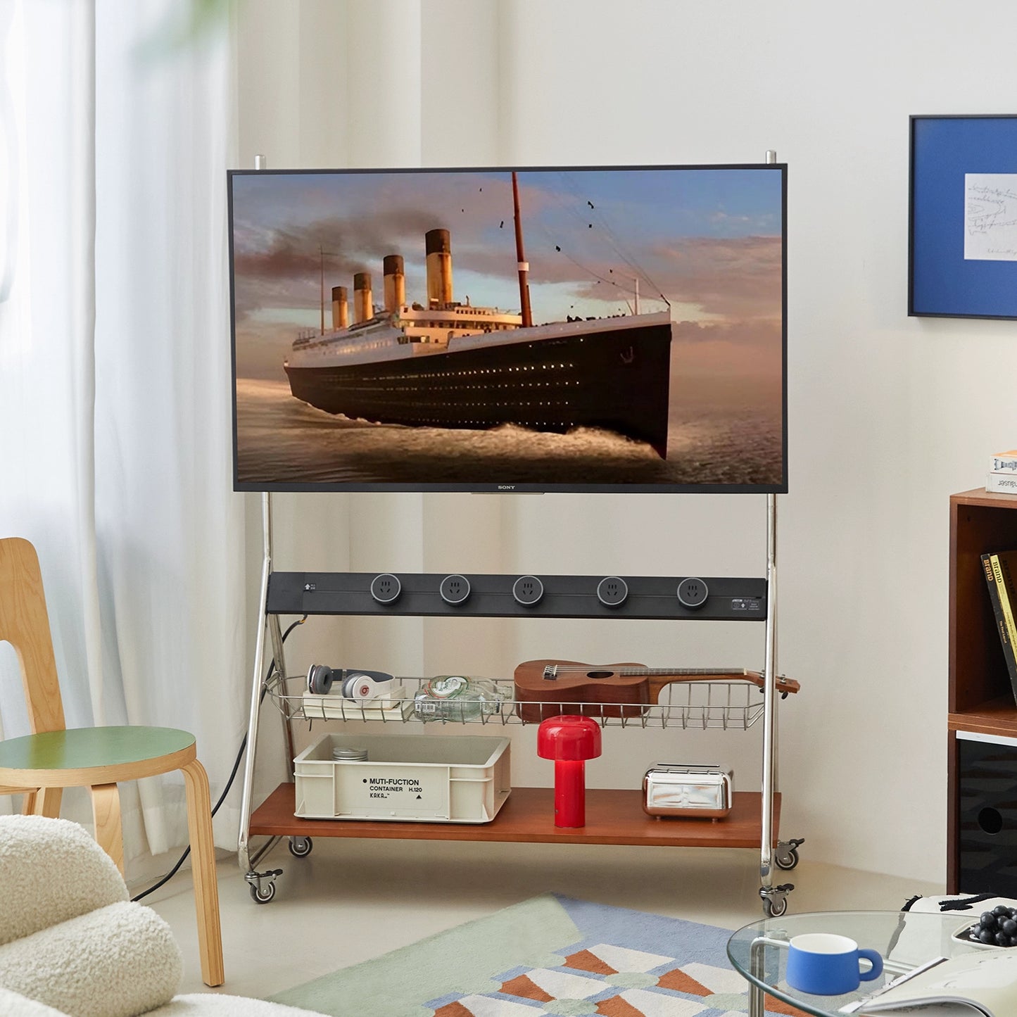 Retro-Designer-TV-Ständer, abnehmbarer nordischer Boden-TV-Ständer, kleine Wohnung mit Strom 