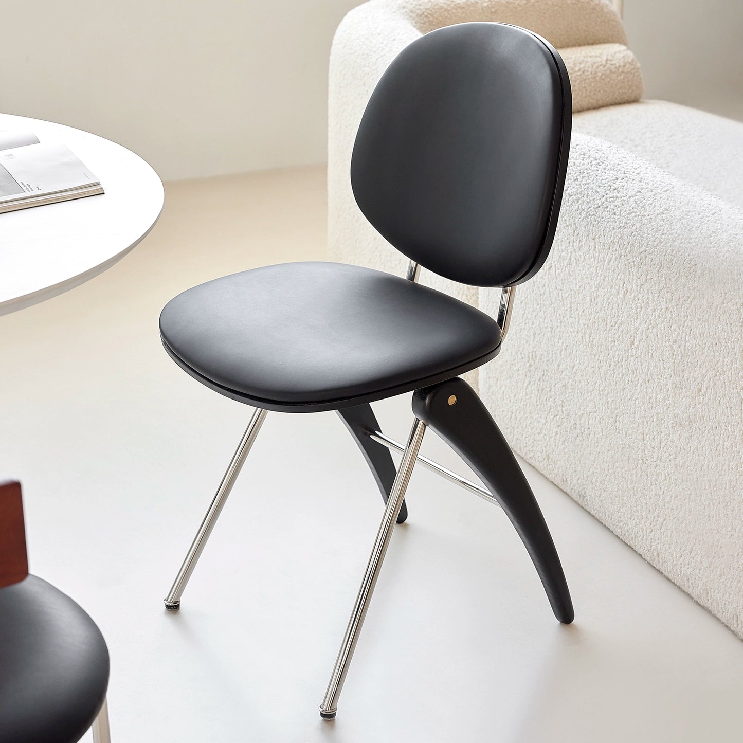 Mittelalterlicher Esszimmerstuhl aus Metall, Massivholz, weicher Stuhl, Designer, leichter Luxus, High-End-Stuhl mit Rückenlehne, minimalistisch 