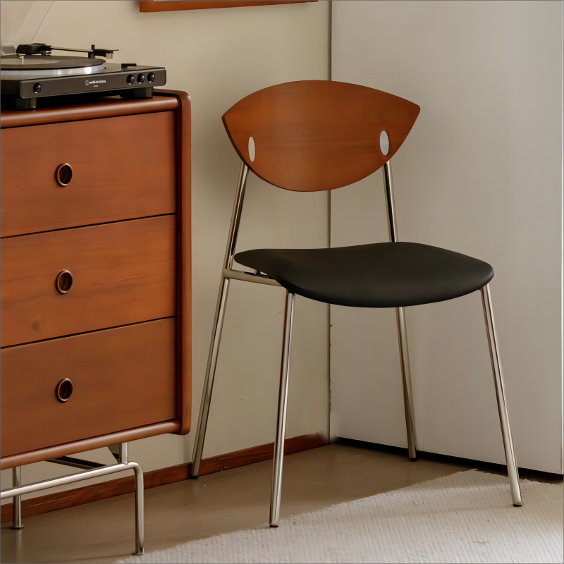 Vogelstuhl Nordischer mittelalterlicher Esszimmerstuhl einfacher Café-Stuhl aus Massivholz mit Rückenlehne kleiner Schreibtischstuhl für Wohnungen 