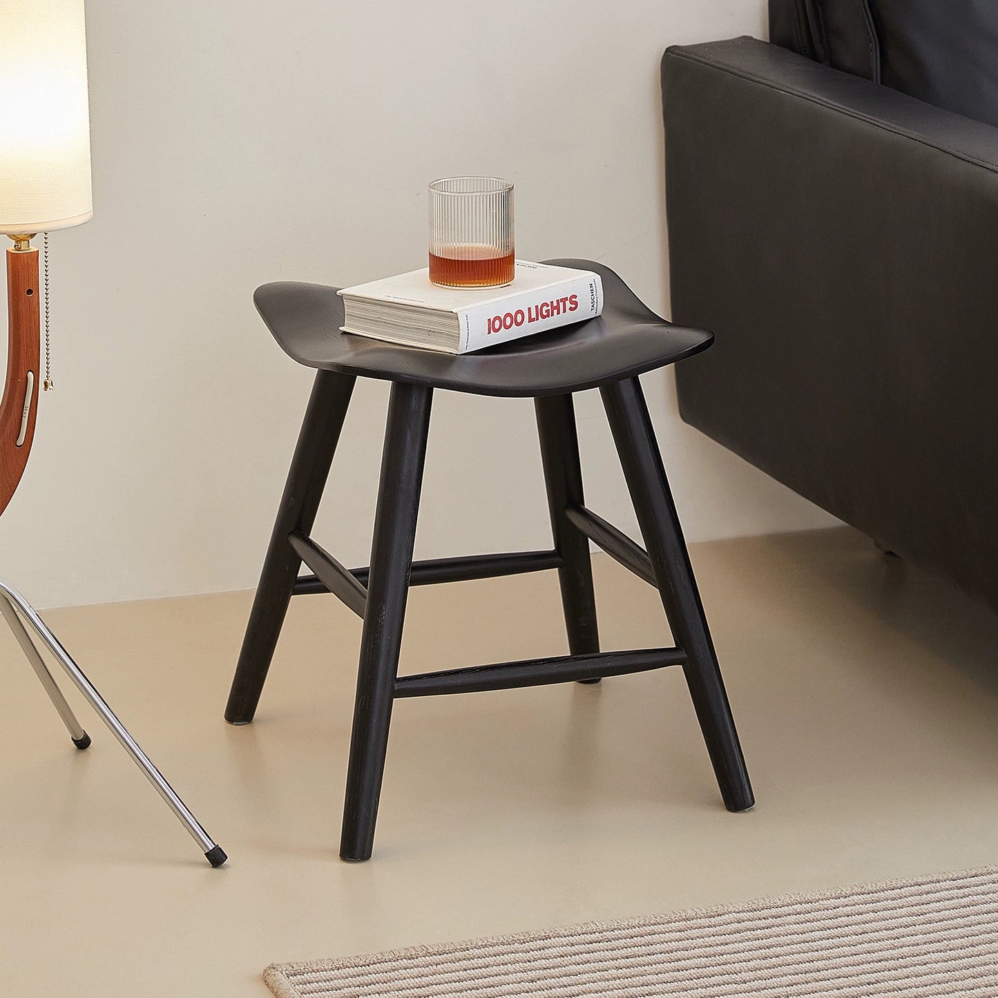 Massivholzhocker High-End-Heim-Kleinbank Internet-Promi-Designer-Niedrighocker Kreativer Wohnzimmerhocker 