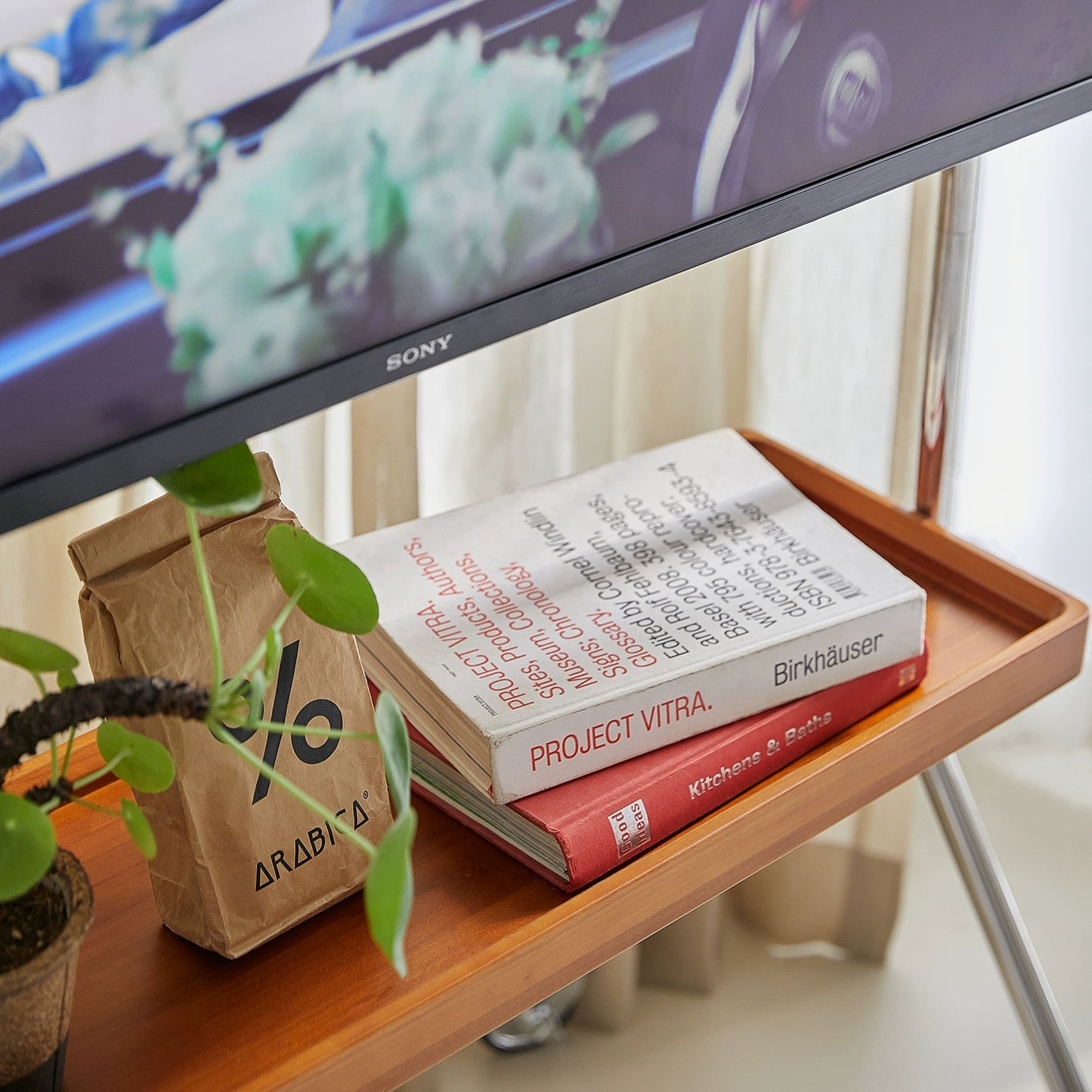 Abnehmbares TV-Regal Nordic Retro TV-Halterung Konferenzraum Boden-Decken-Halterung 