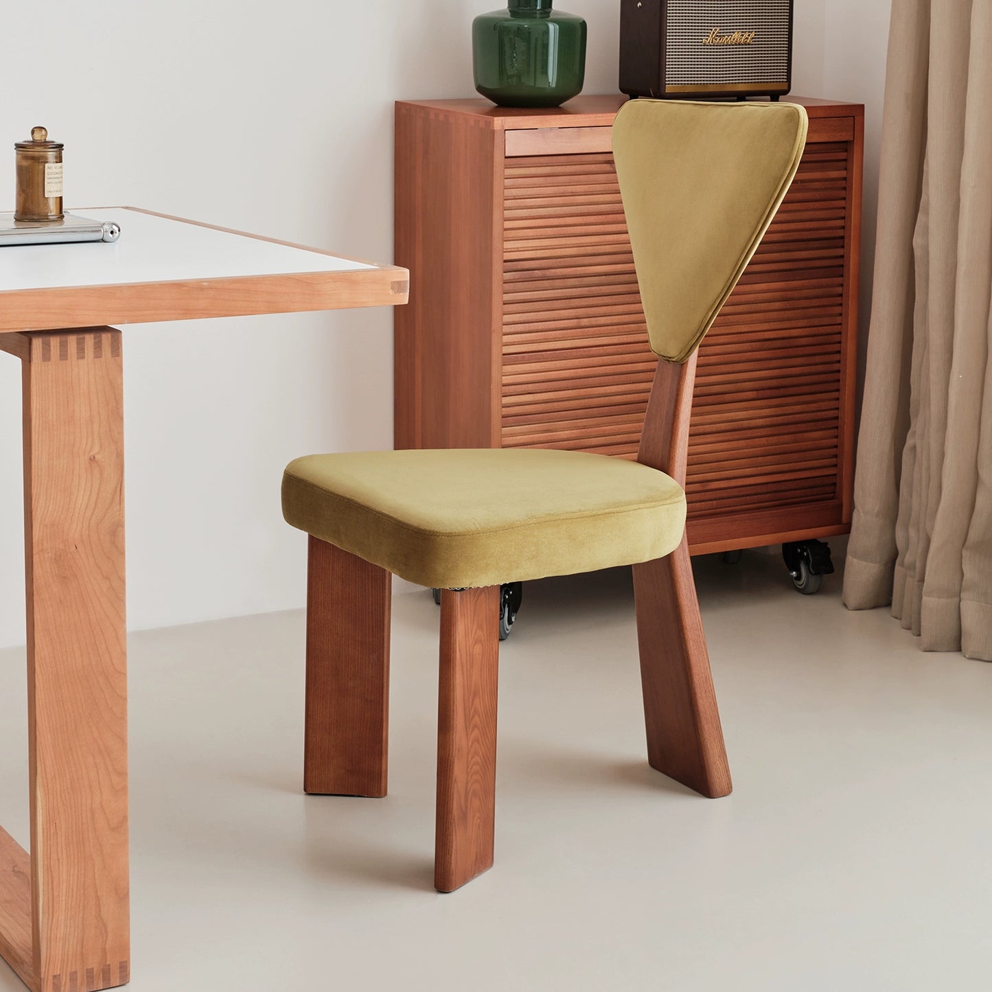 Französischer Retro-Esszimmerstuhl, mittelalterlicher Wabi-Sandwind-Massivholzstuhl, nordischer Designer-Schreibtischstuhl, Café 