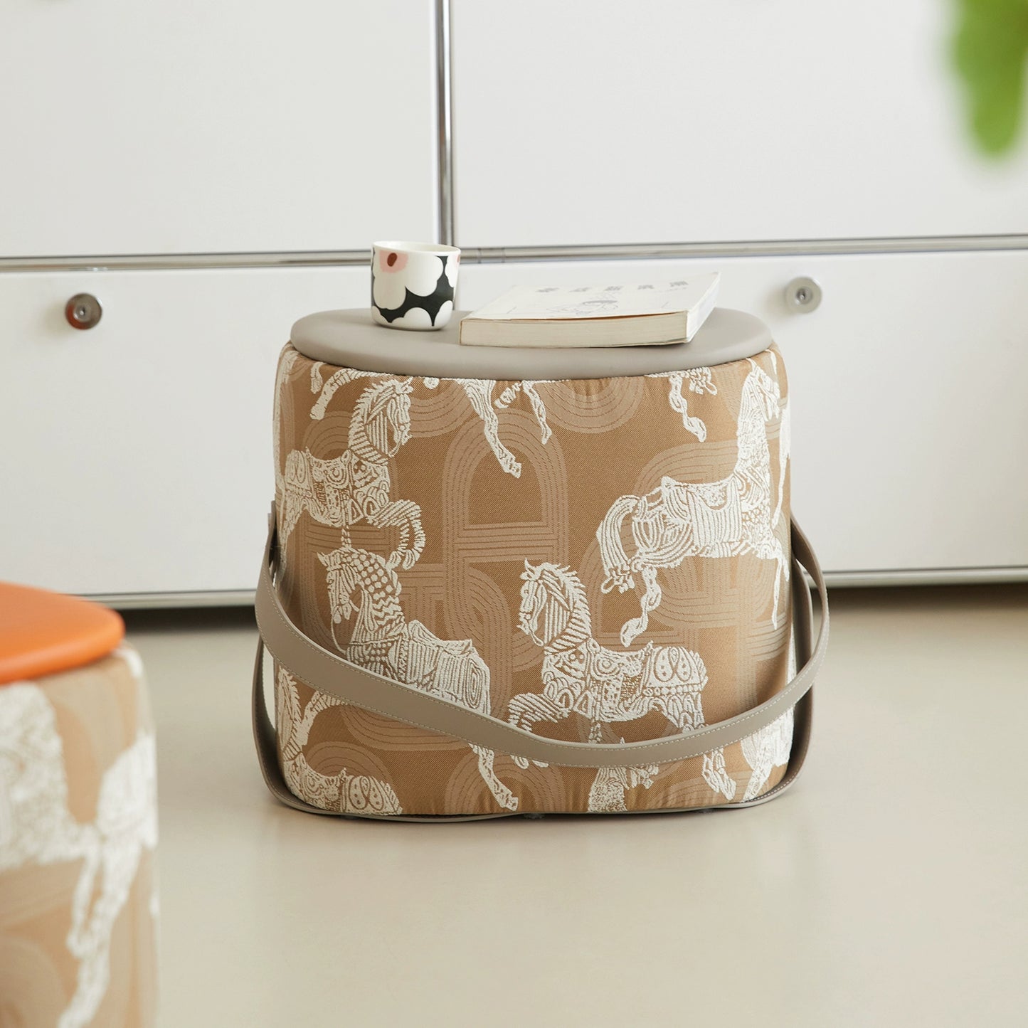 Königlicher Hufeisen-Wickelhocker, kleiner Hocker für das Wohnzimmer, hoher Sinn, leichter Luxus, Handtragesitz, niedriger Hocker 