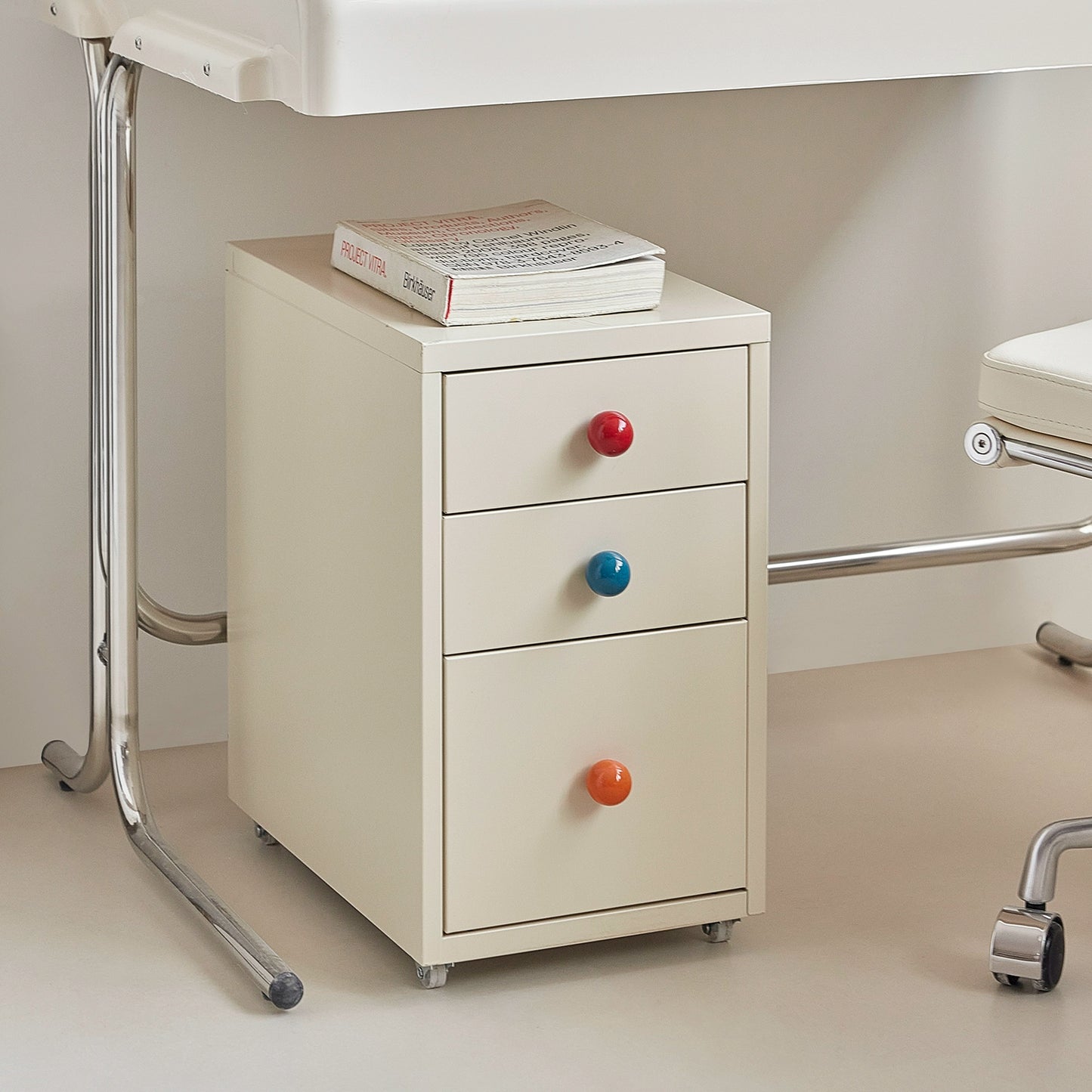 Mobiler Lagerschrank Cremefarbener Wind einfacher Truhenschrank aus Schmiedeeisen Home Schlafzimmer Nachttisch Dopamin kreativ 