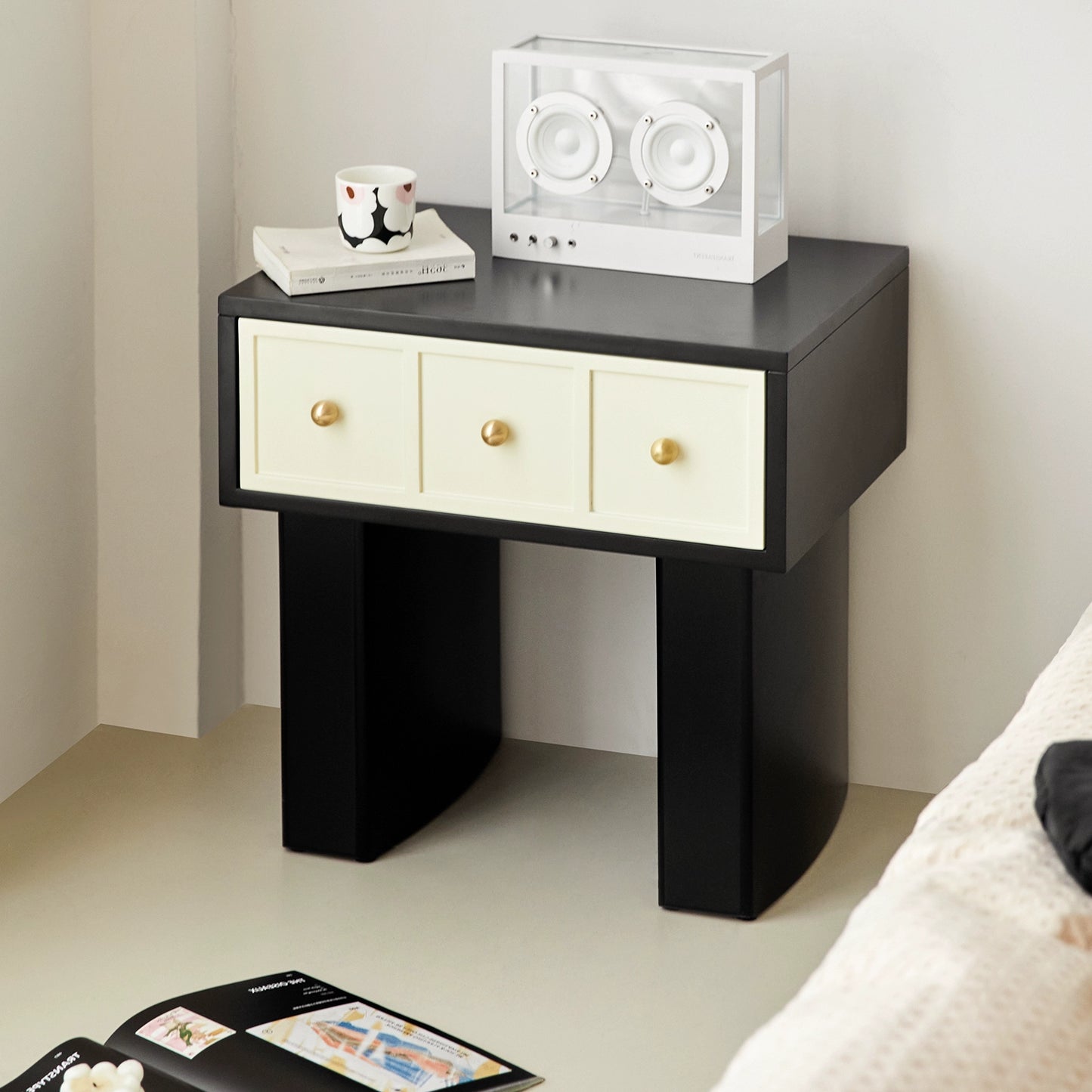 Cremefarbener Wind-Nachttisch, leichter Luxus-High-End-Haushalts-Schlafzimmer-Aufbewahrungsschrank, moderner einfacher kreativer Seitenschrank 