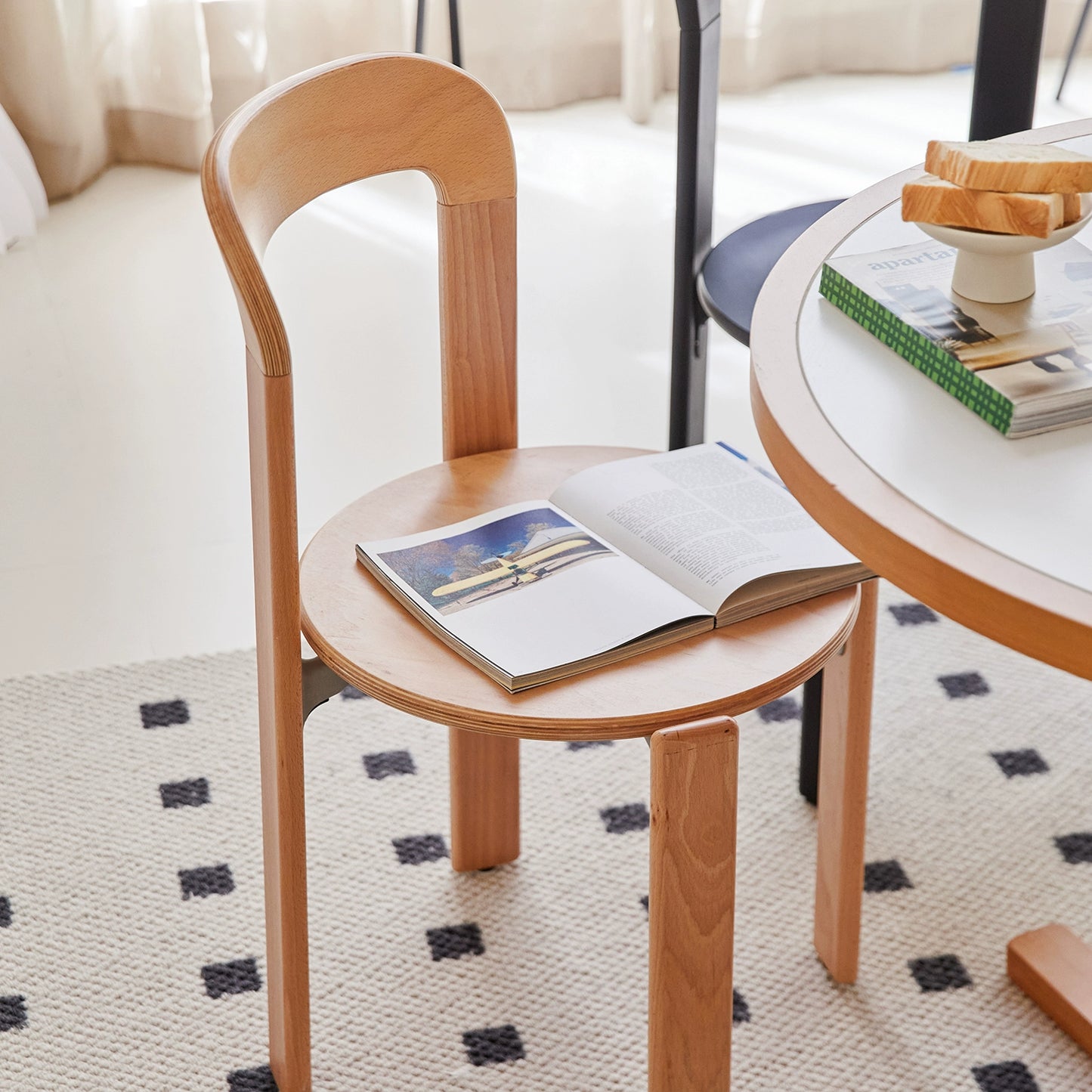 Mittelalterlicher Esszimmerstuhl aus Massivholz, Farbstuhl, minimalistischer Esstischstuhl für Zuhause, Café-Rückenlehne, Stapel 