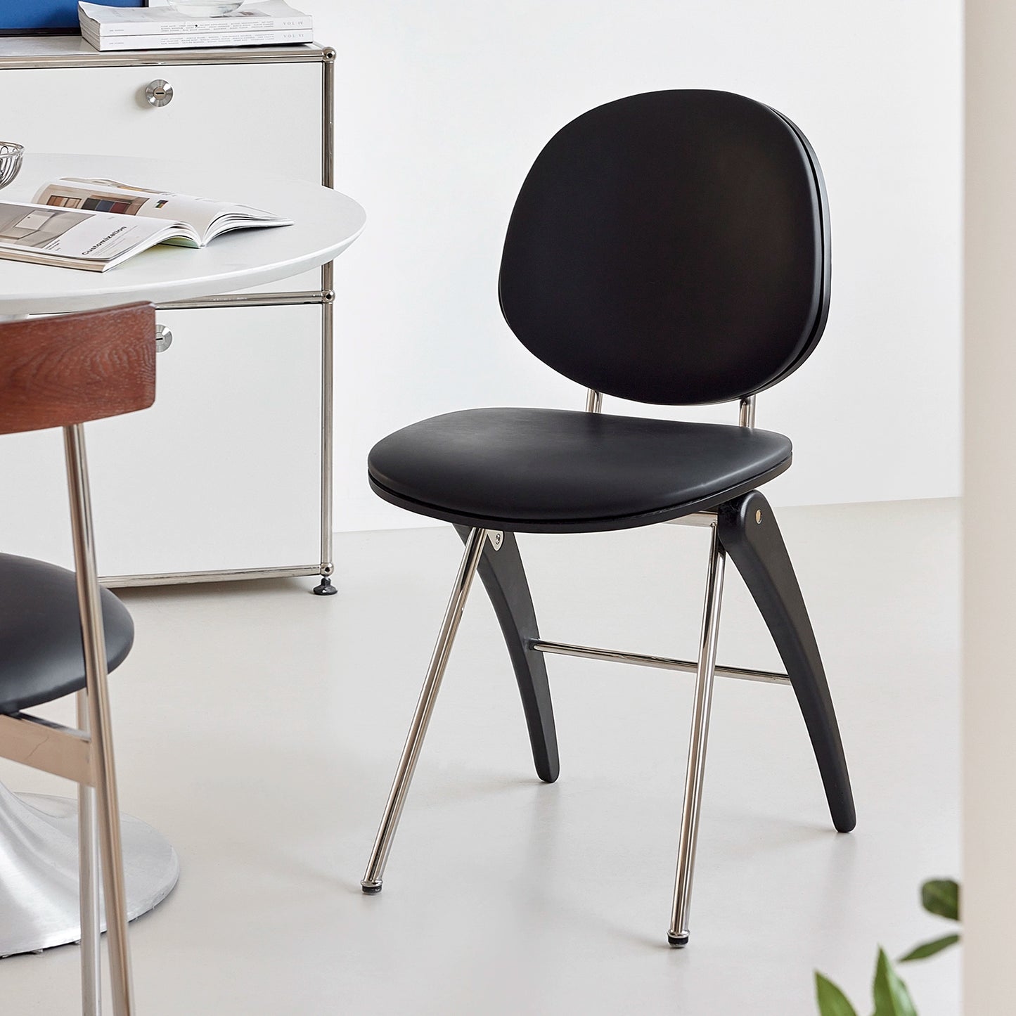 Mittelalterlicher Esszimmerstuhl aus Metall, Massivholz, weicher Stuhl, Designer, leichter Luxus, High-End-Stuhl mit Rückenlehne, minimalistisch 