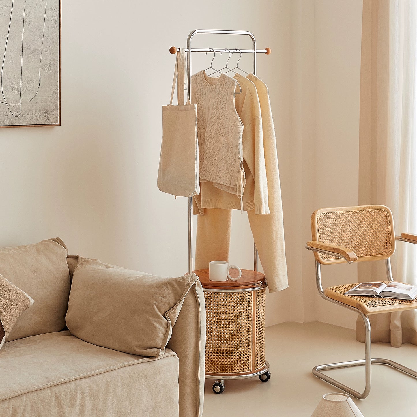 Mobiler Bodenaufhänger Massivholz-Rattan-Aufhänger Wabi Sabi Wind Schlafzimmergarderobe Homestay-Kleiderständer 