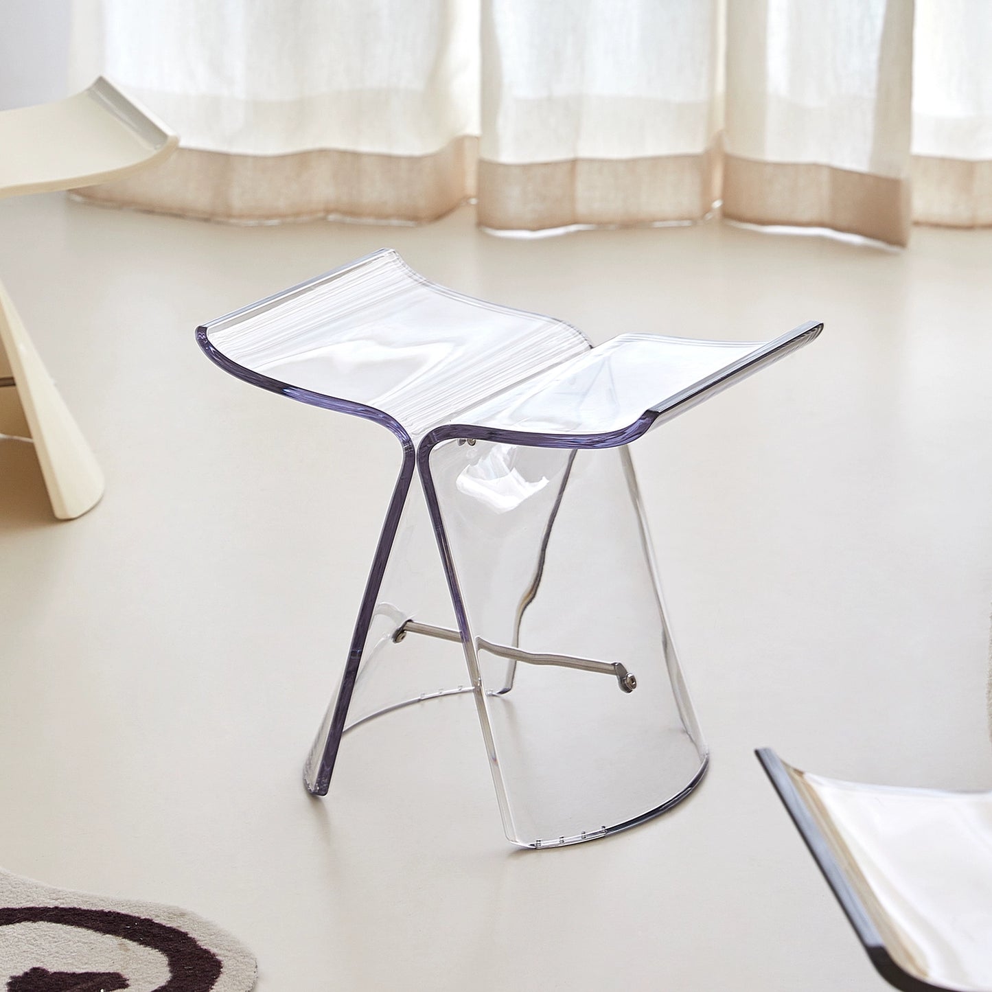 Schmetterlingshocker mittelalterlicher Designer niedriger Hocker kreativer Schuhwechselhocker dänischer künstlerischer Ankleidehocker 