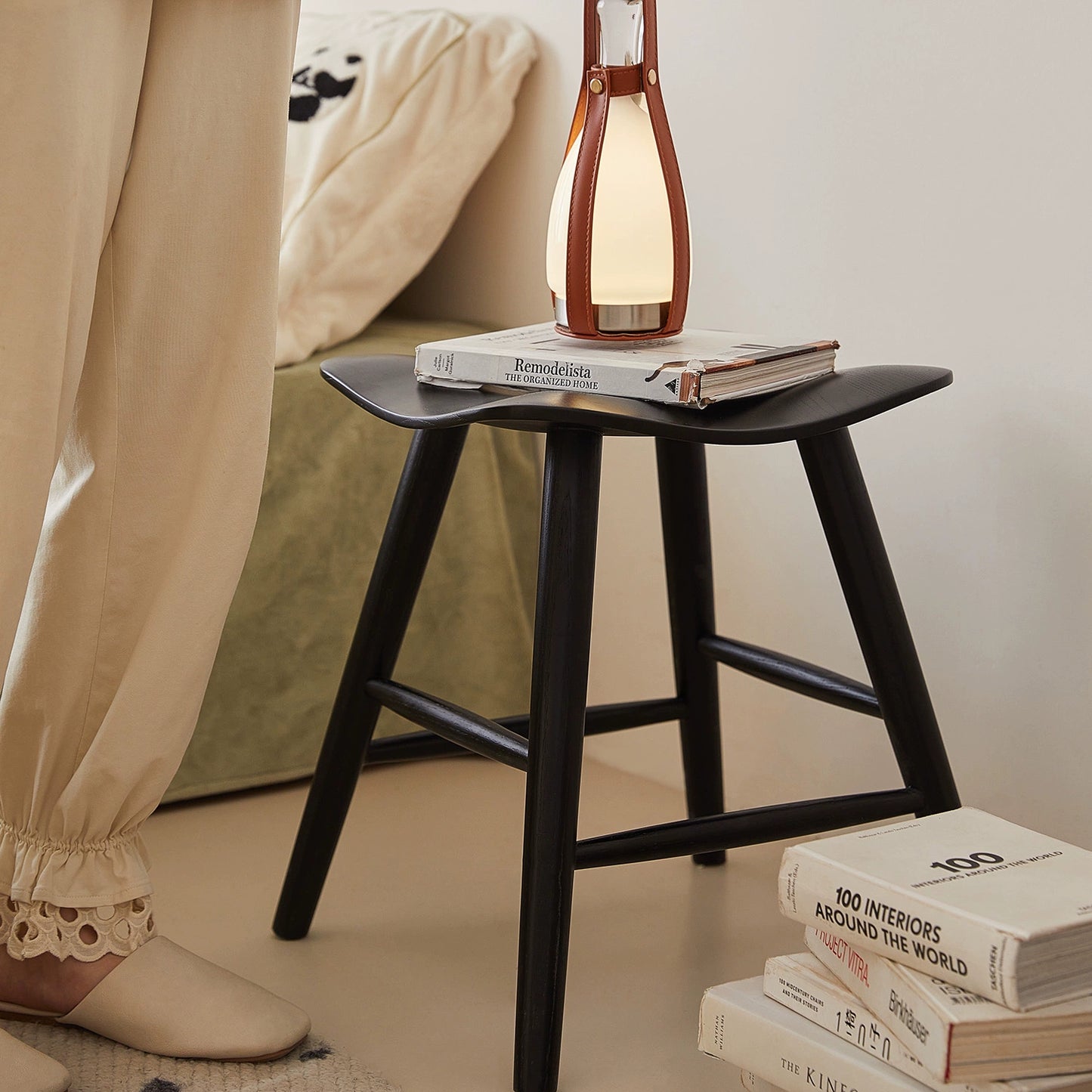 Massivholzhocker High-End-Heim-Kleinbank Internet-Promi-Designer-Niedrighocker Kreativer Wohnzimmerhocker 