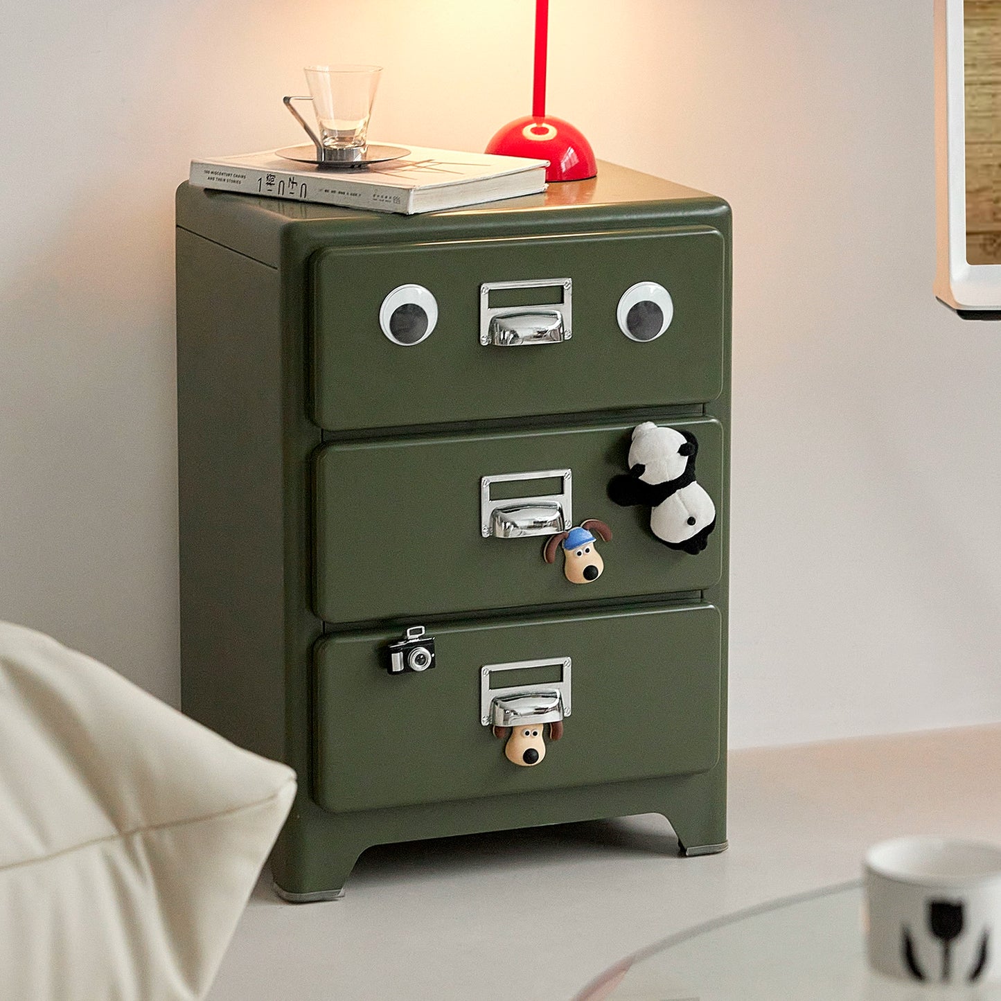 Metallschubladen, Kommodenschränke, Schlafzimmer an der Wand, Nachttische, mittelalterlicher Industriestil, Wohnzimmeraufbewahrung 