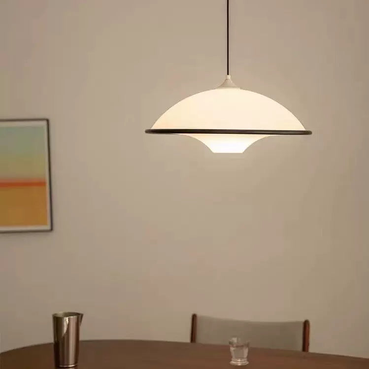 Nordische fliegende Untertassenlampe, mittelalterliche Stehlampe, französische Creme, Retro-Nachttischlampe, Restaurant-Atmosphäre, Kronleuchter 