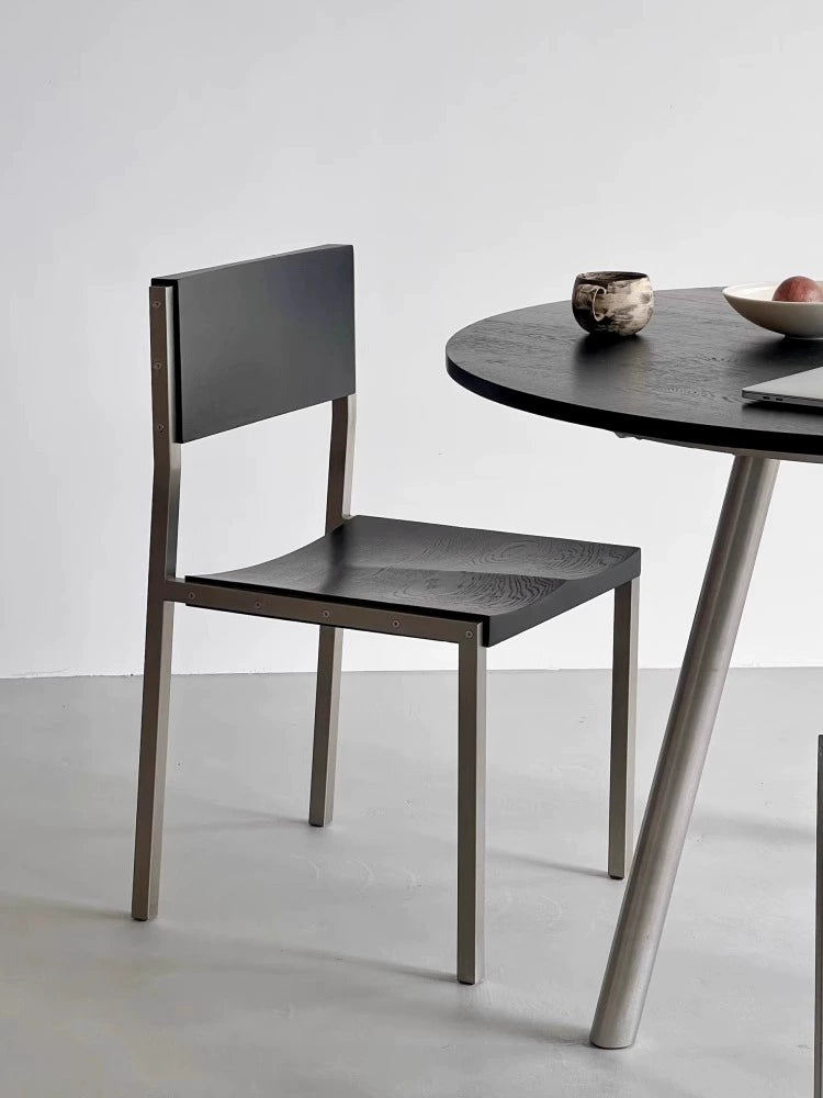 Mittelalterlicher minimalistischer Esszimmerstuhl, Haushalts-Massivholz-Designer, moderner High-End-Leicht-Luxus-Wabi-Sabi-Wind-Rückenlehnenstuhl 