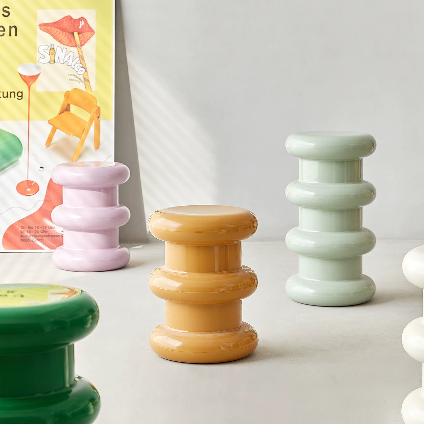 Kleiner Hocker aus Kunststoff, mittelalterlicher Schuhwechselhocker, kreativer Designer-Couchtischhocker, robuster und langlebiger niedriger Hocker für den Haushalt 