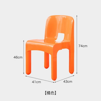 Mittelalterlicher Esszimmerstuhl aus Kunststoff, einfacher Designerstuhl aus Ins, kleine Wohnung, Heim, Freizeit, Rückenlehnenhocker 